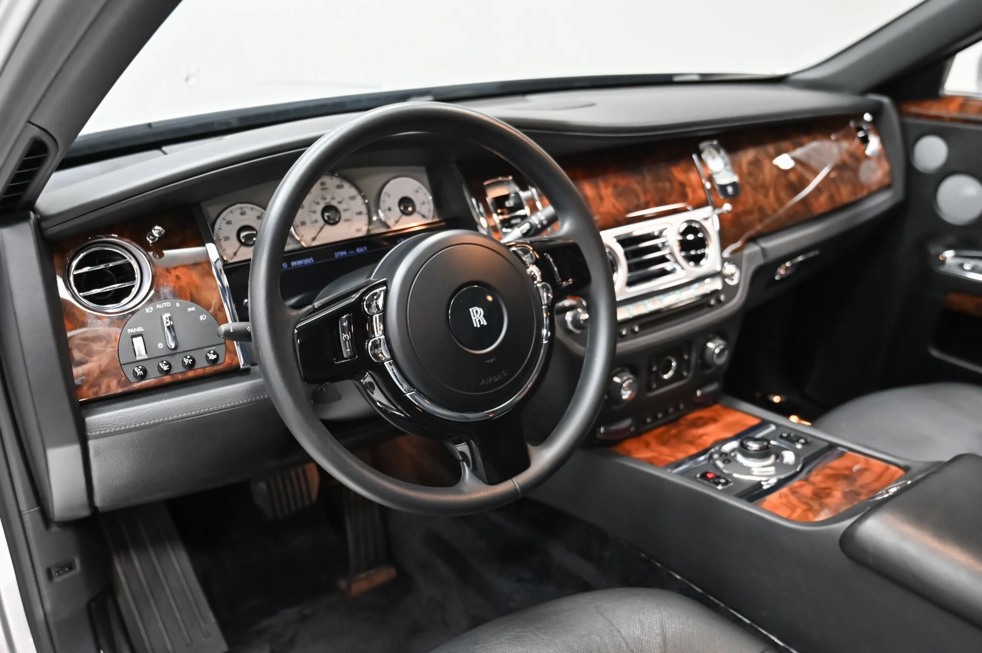mph005_3212108797_Used_2012_Rolls_Royce_Ghost_1757528739_a0e074c5a9