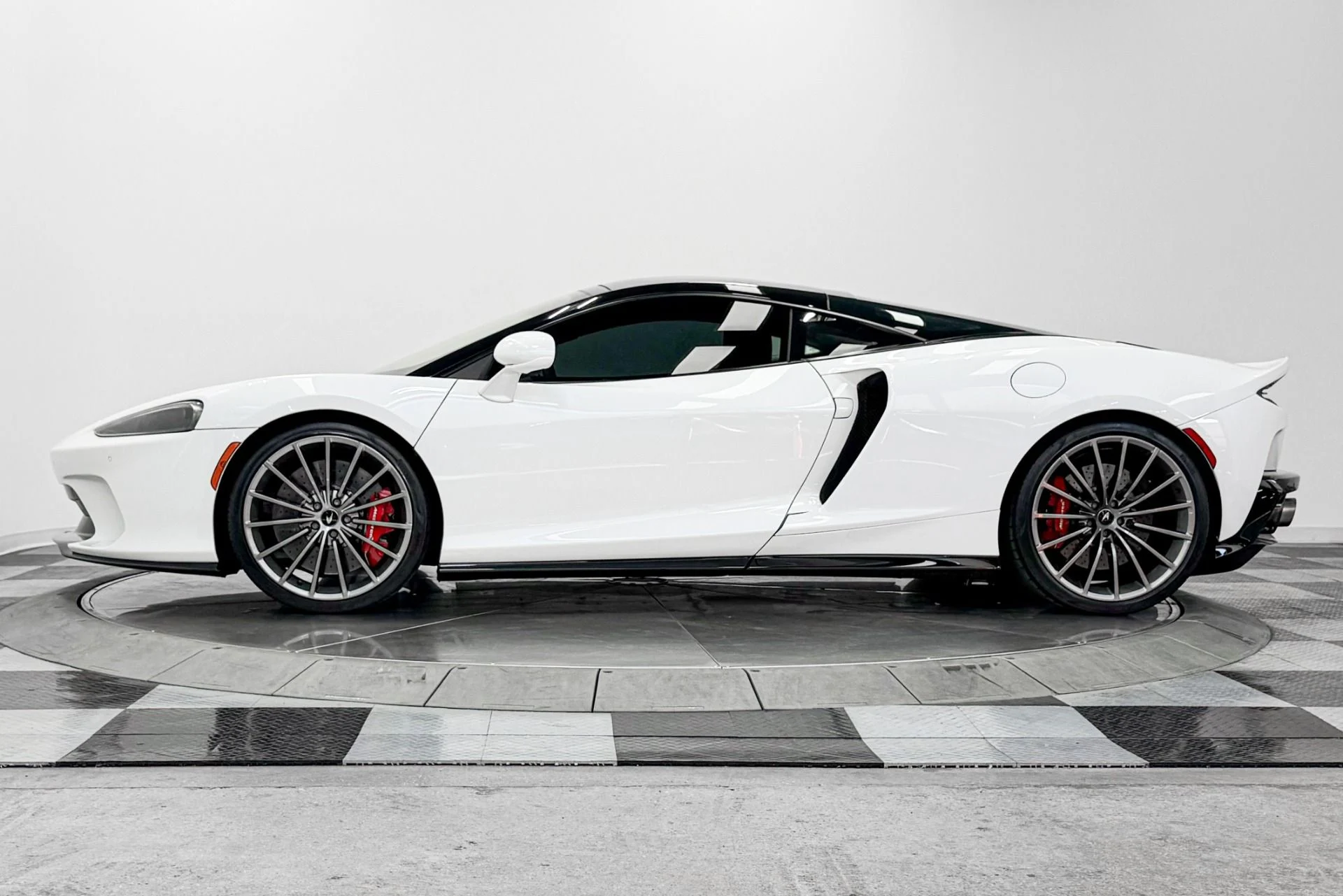 mph005_3213966327_Used_2021_Mc_Laren_GT_Leather_and_Alcantara_Interior_Bowers_and_Wilkins_Audio_1785172366_2bbd0e3769