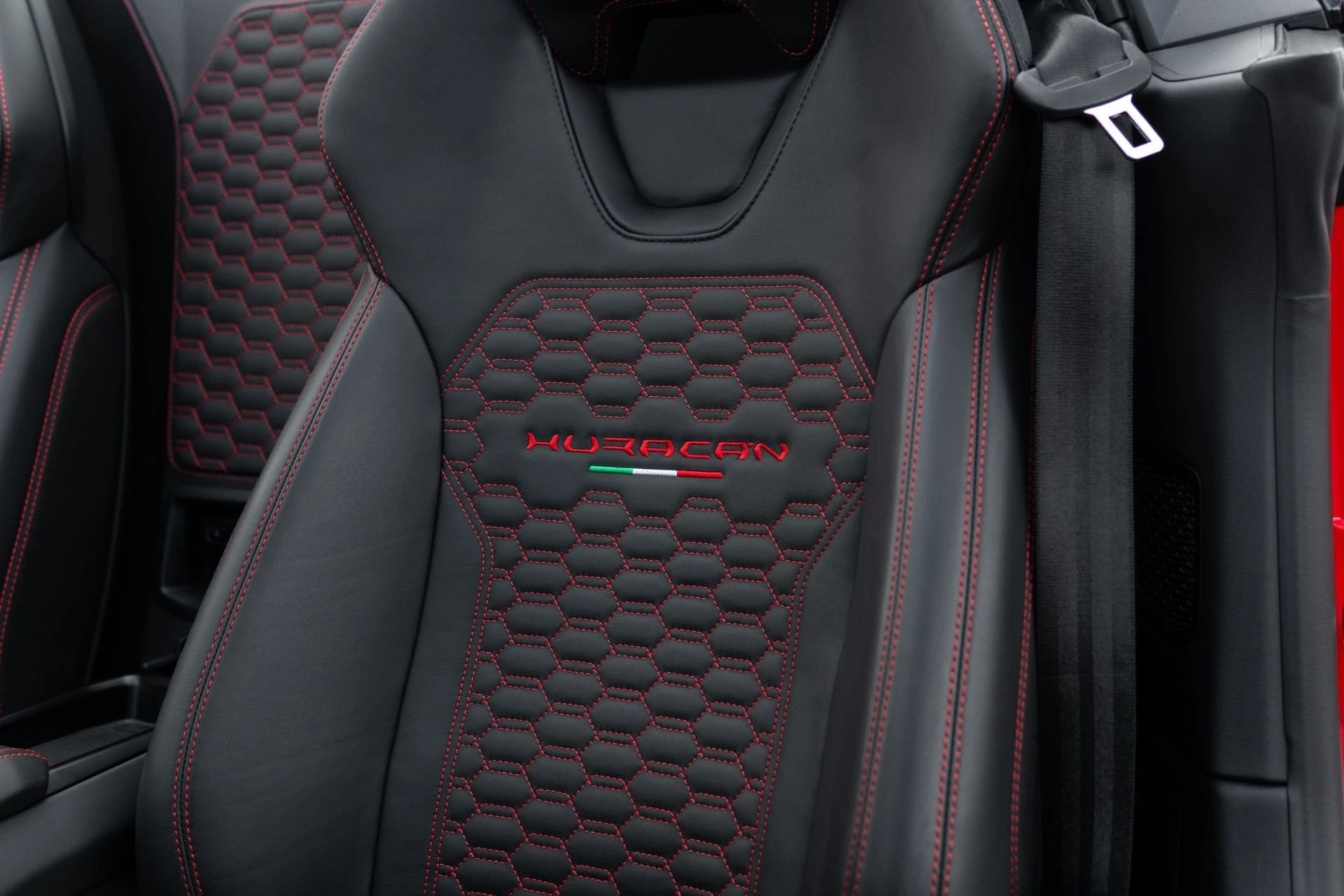 mph005_3219761806_Used_2018_Lamborghini_Huracan_LP_580_2_Spyder_1766443768_839a33eb1a