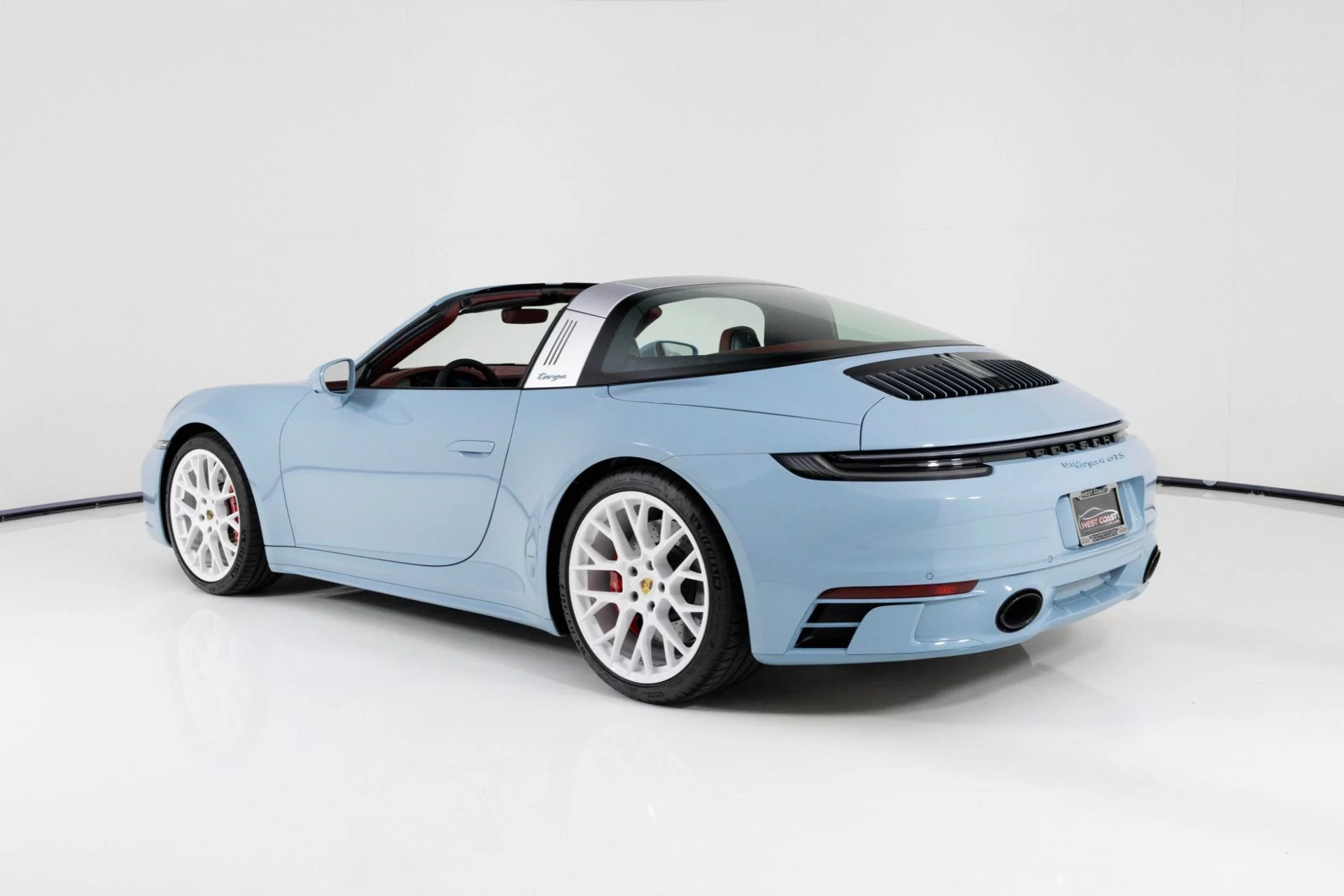 mph005_3222053135_Used_2023_Porsche_911_Targa_4_GTS_1762298417_06d3fa752d