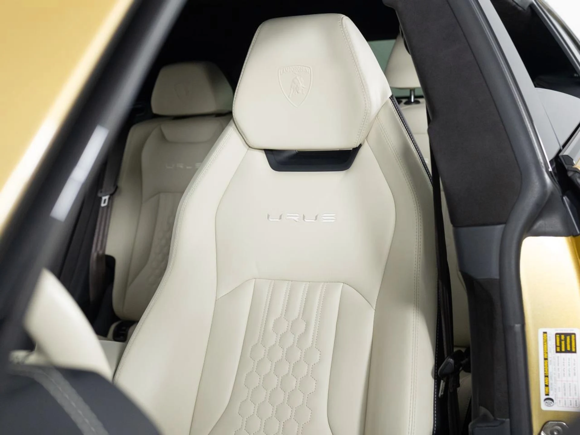 mph005_3231628168_Used_2023_Lamborghini_Urus_S_1785169230_d3d55292f1
