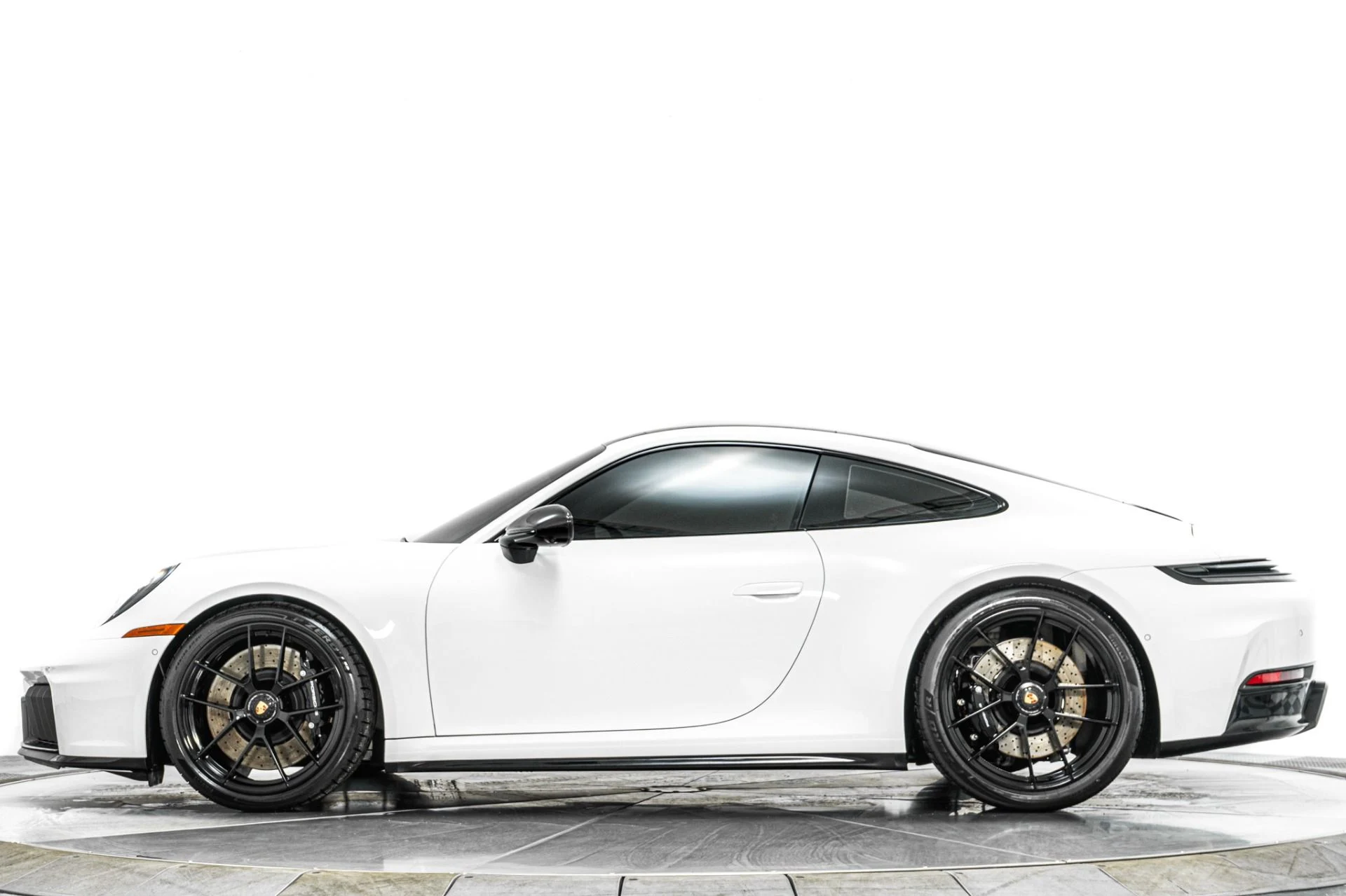 mph005_3233235831_Used_2026_Porsche_911_Carrera_4_GTS_Premium_Package_Gloss_Black_Exterior_Package_1786388126_a724ea1619