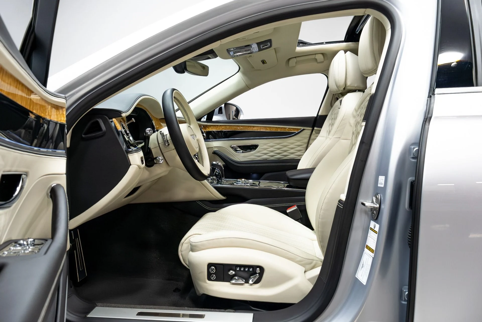 mph005_3236538396_Used_2021_Bentley_Flying_Spur_W12_1772666284_36dbe2d4e6