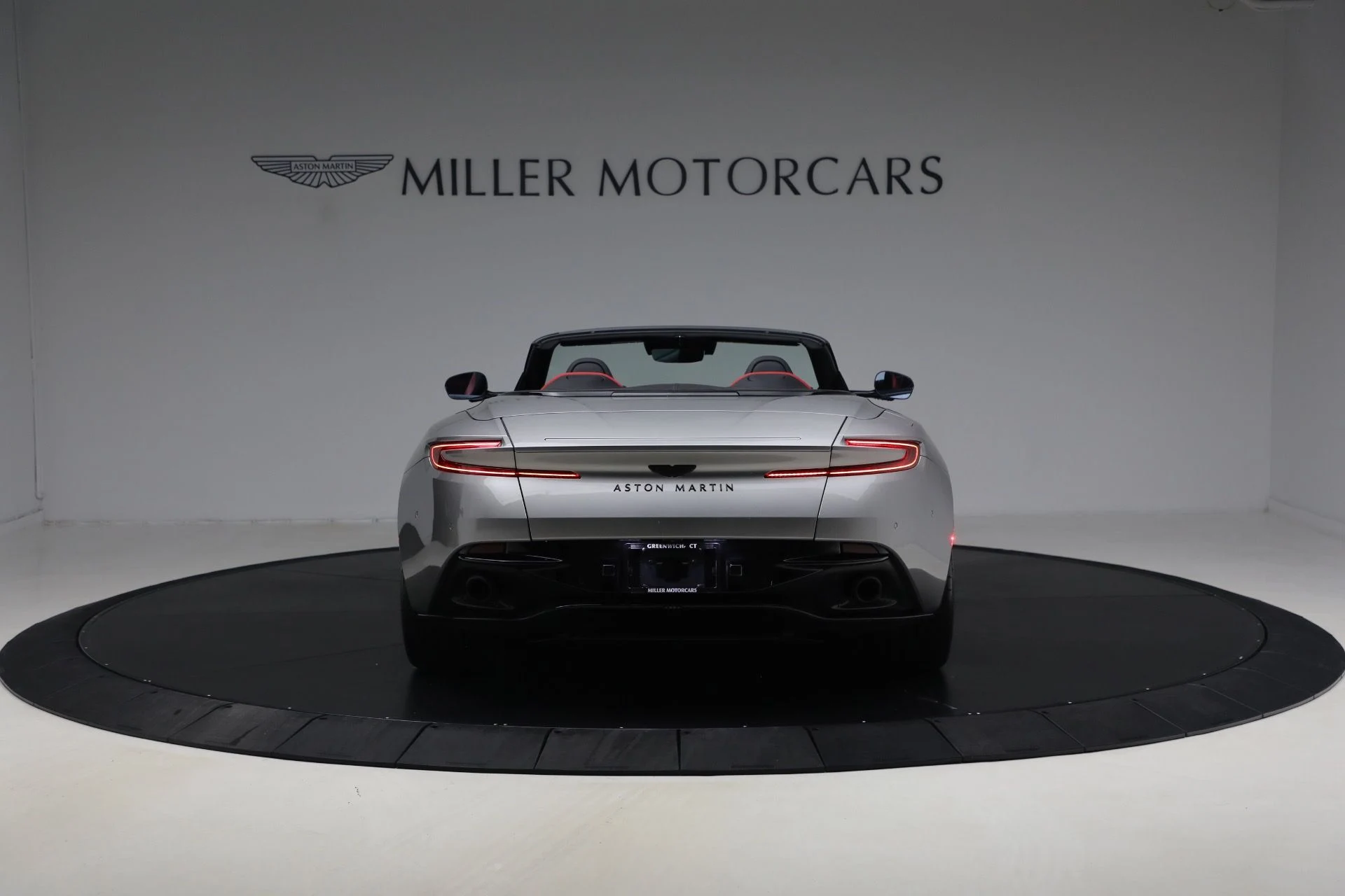 mph005_3252357796_Used_2024_Aston_Martin_DB_12_Volante_1789831142_1888ebf76d