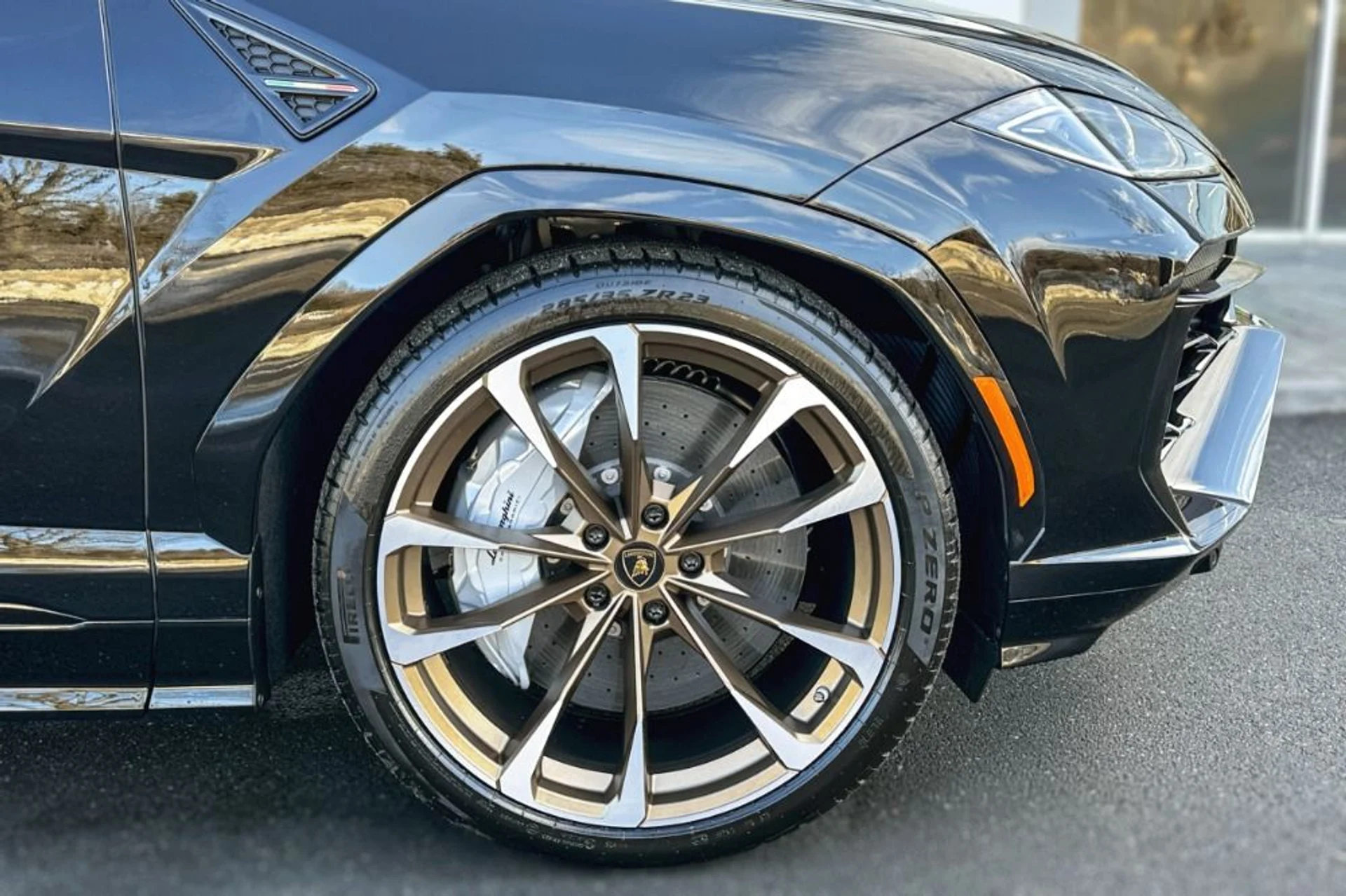 mph005_3258865669_Used_2025_Lamborghini_Urus_SE_1770899583_3fff2af9b6