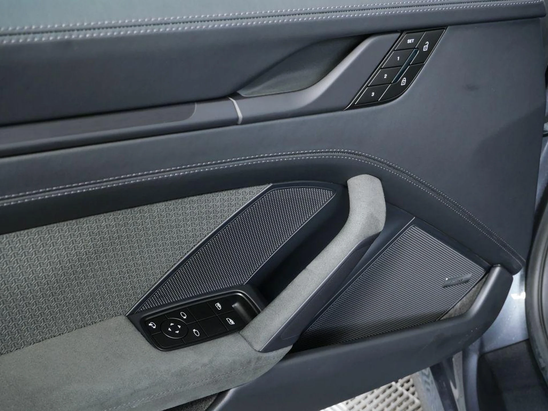 mph005_3260037795_j_N_Sx3s6yrn_Nr1_T_Cu_ca_U33_H_Im1_U_d68ad5d2c0