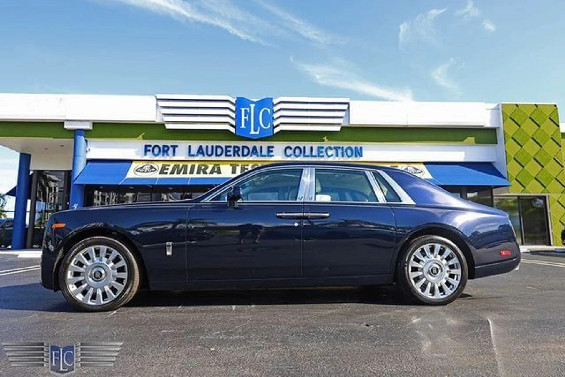 mph005_3266832741_used_2018_rolls_royce_phantom_sedan_6305_22718398_10_640_e3058db549