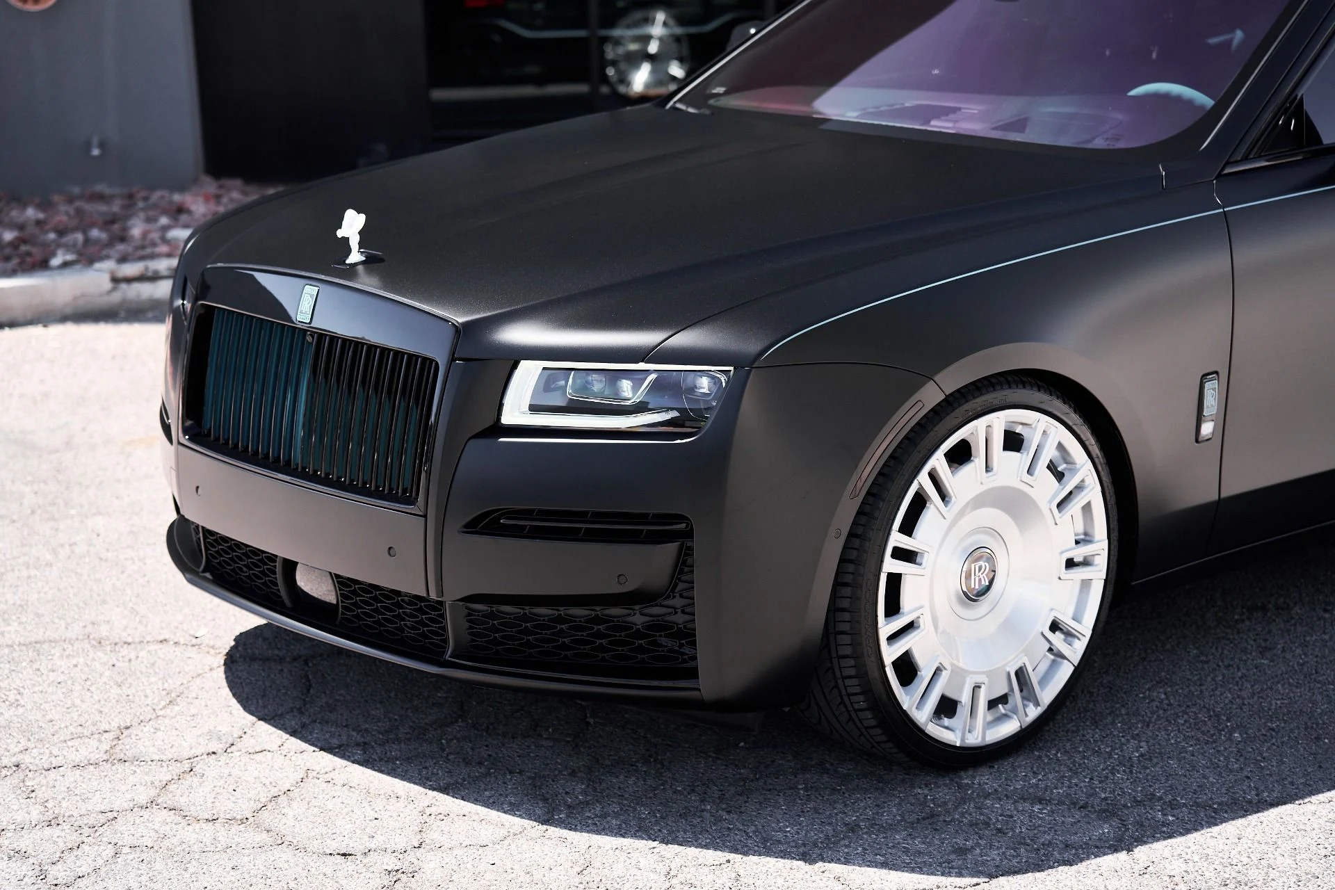 mph005_3269320684_Used_2024_Rolls_Royce_Ghost_Base_1755131984_2467fa7f7d