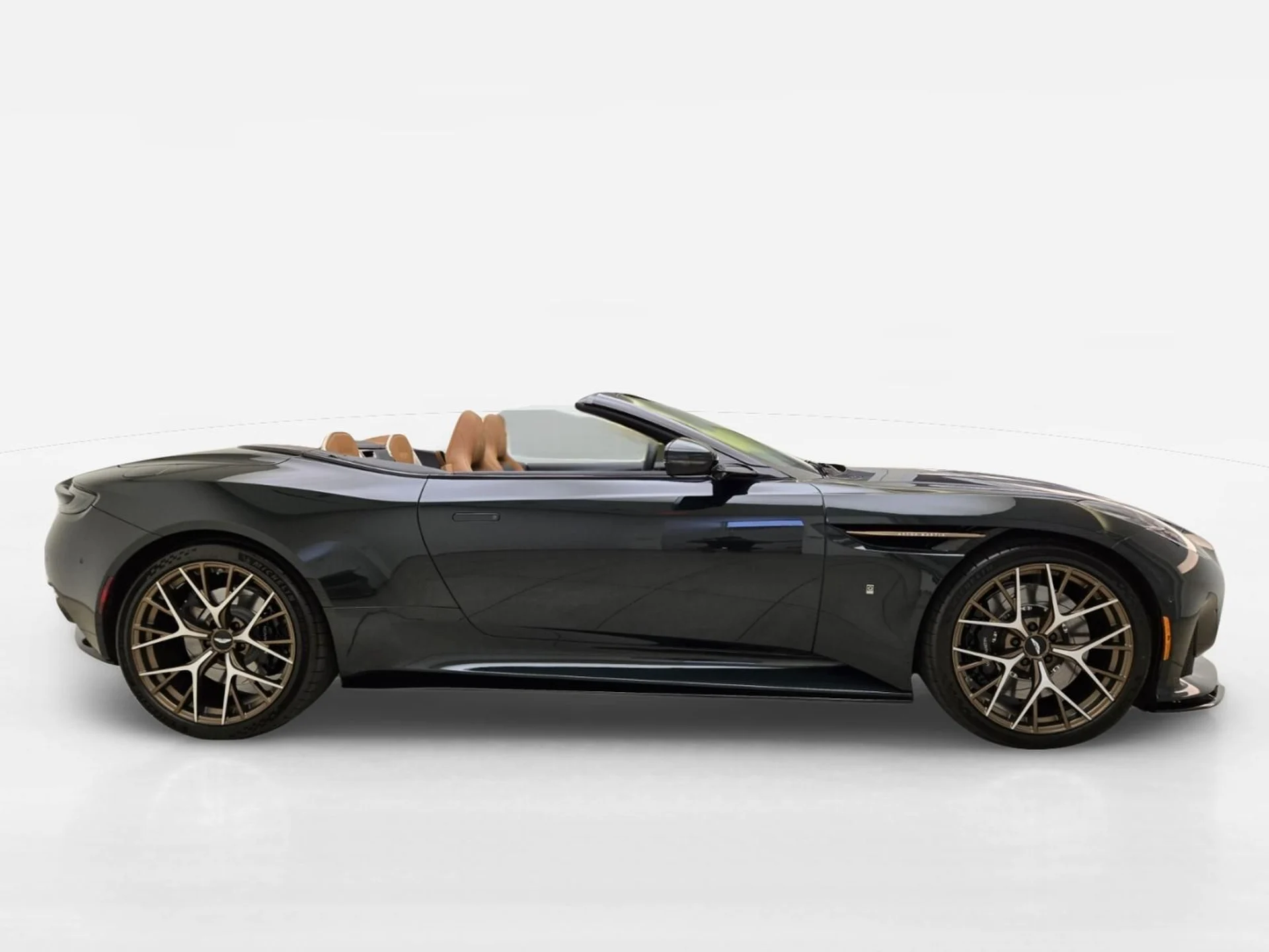 mph005_3270854222_New_2026_Aston_Martin_DB_12_Volante_1777612879_970312c498