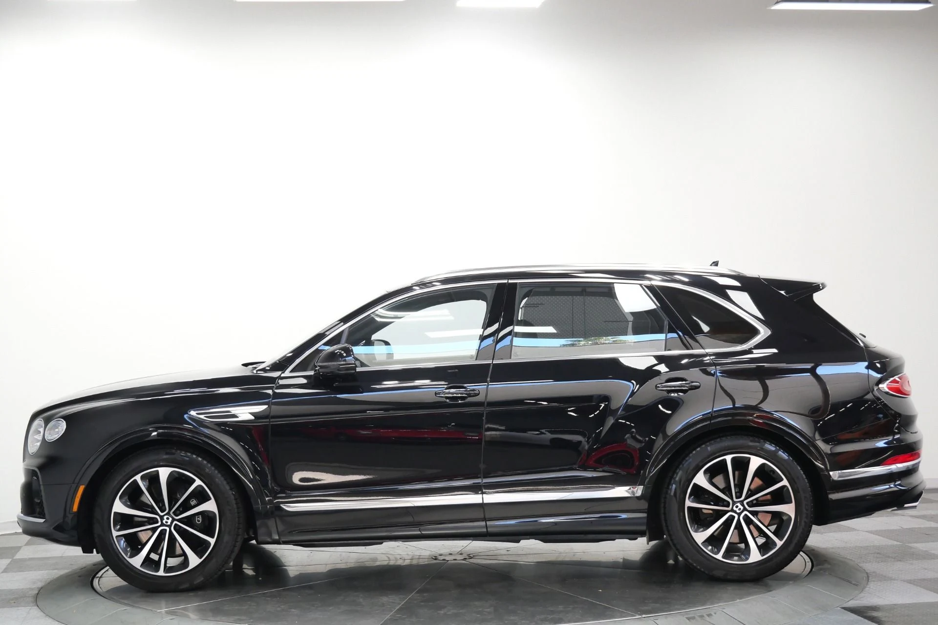 mph005_3275988575_Used_2023_Bentley_Bentayga_V8_Touring_Specification_Front_Seat_Comfort_Specification_1783533314_55ae50b908