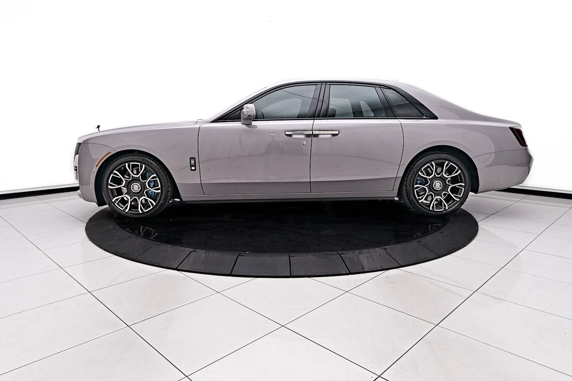 mph005_3277578349_Used_2022_Rolls_Royce_Ghost_Black_Badge_1745954318_784edd6070