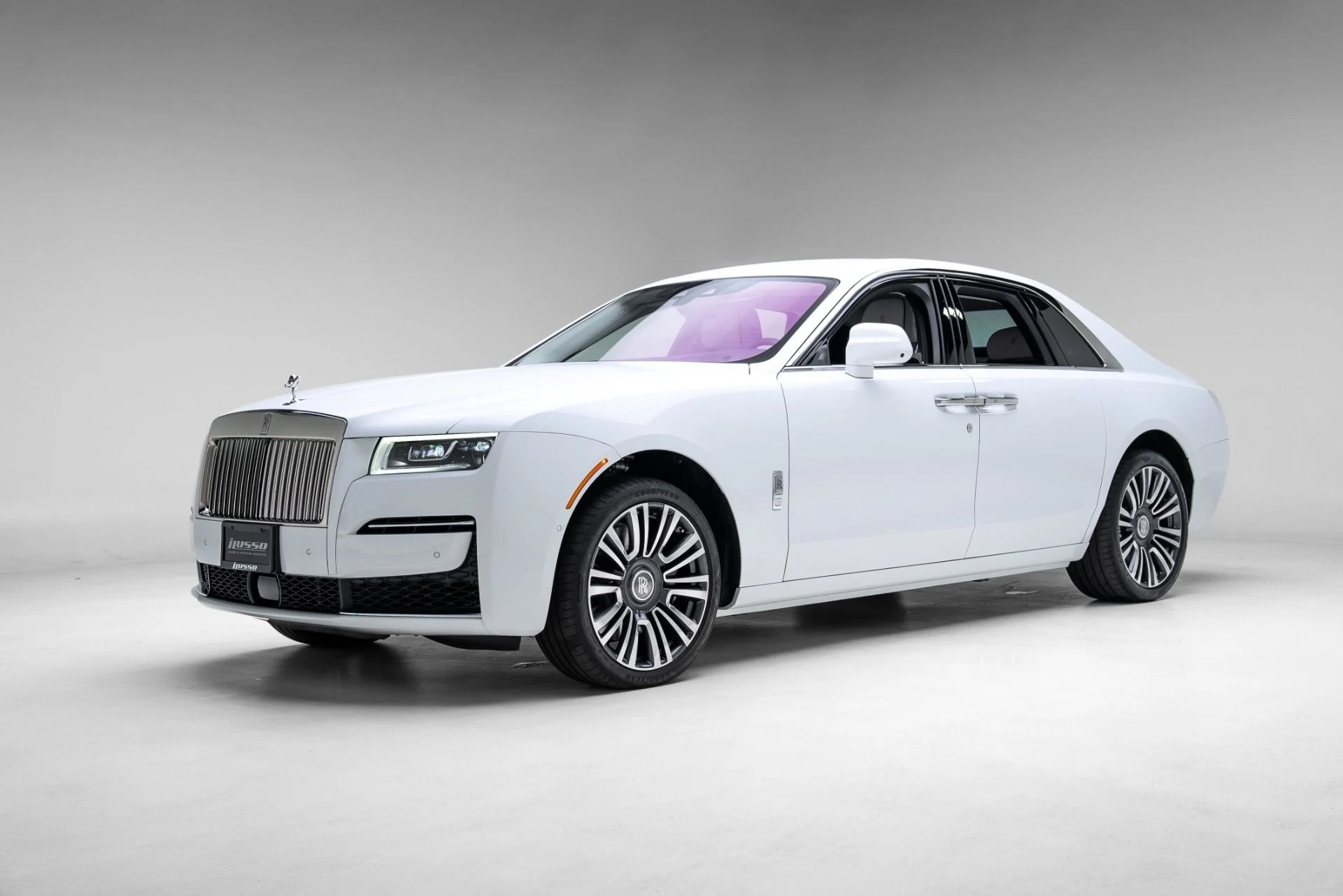 mph005_3278246671_Used_2022_Rolls_Royce_Ghost_1775153205_39816581a2