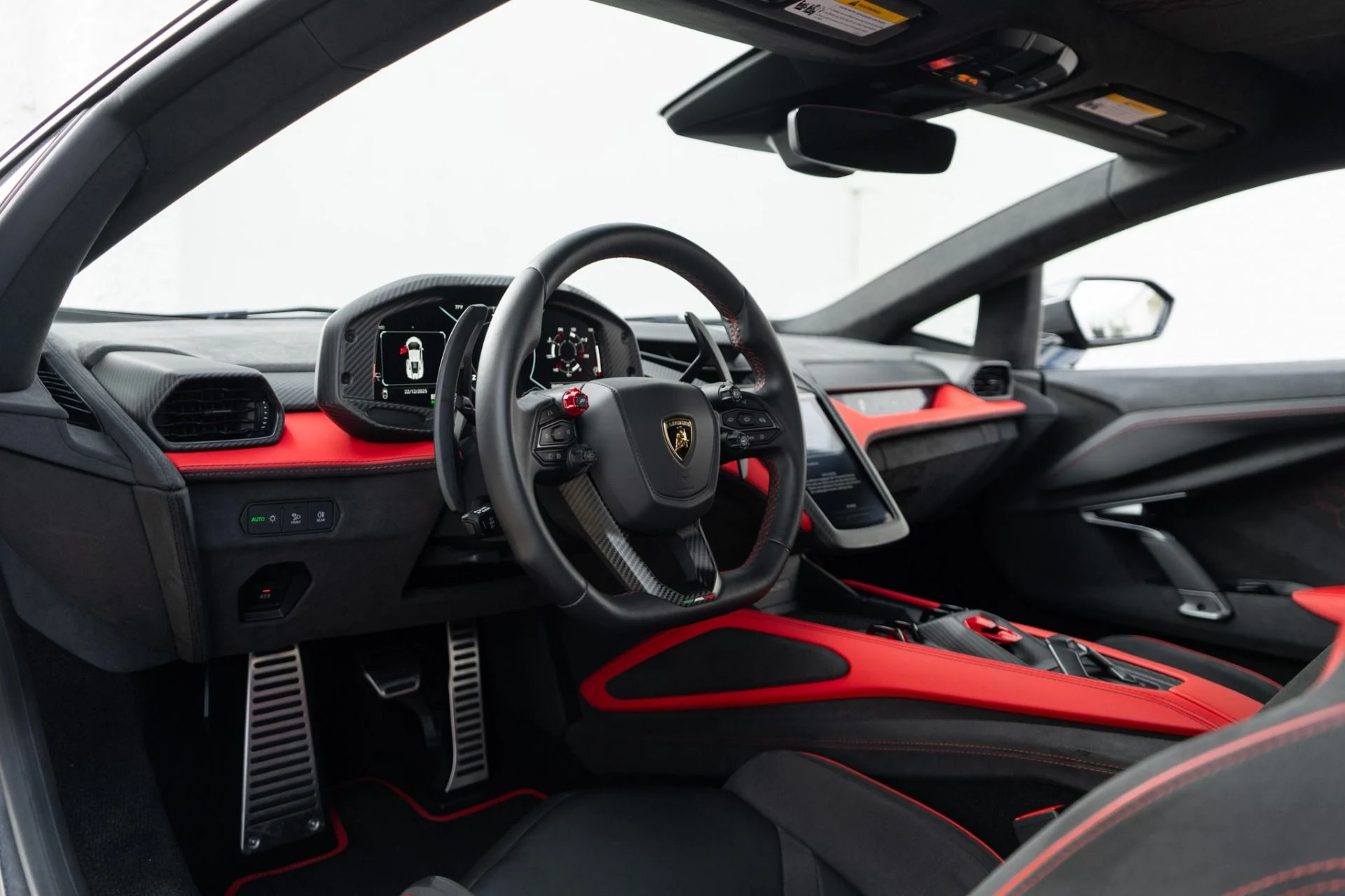 mph005_3281152759_Used_2024_Lamborghini_Revuelto_1766428863_faf09f435f