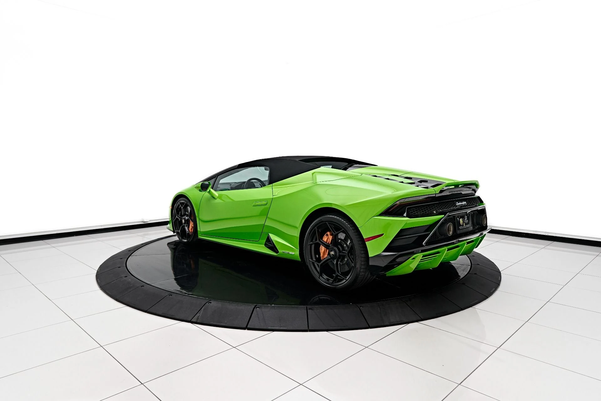 mph005_3282755719_Used_2022_Lamborghini_Huracan_EVO_Base_1703009900_f93d7df107