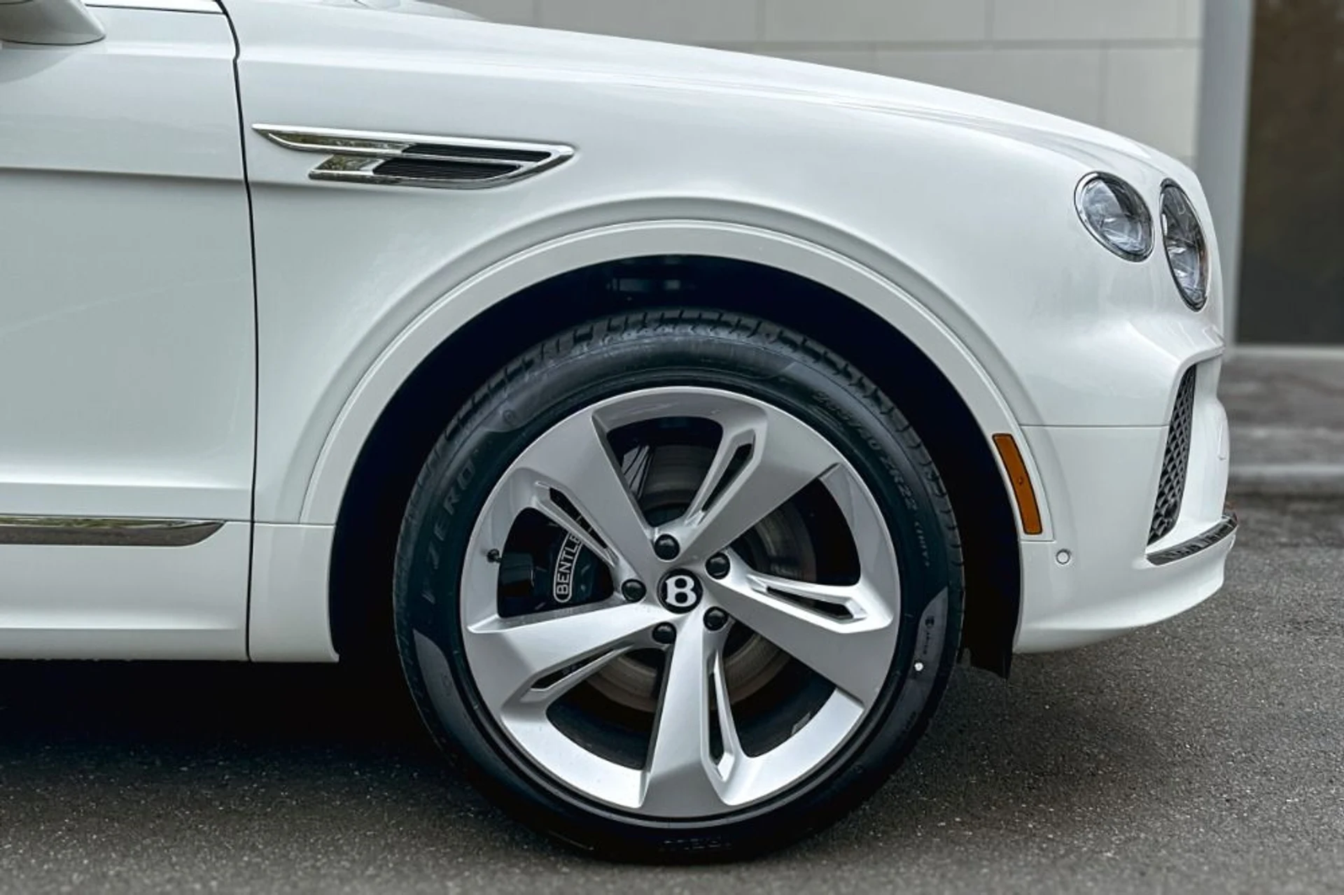 mph005_3291681744_New_2026_Bentley_Bentayga_1777900453_2b6d9705db