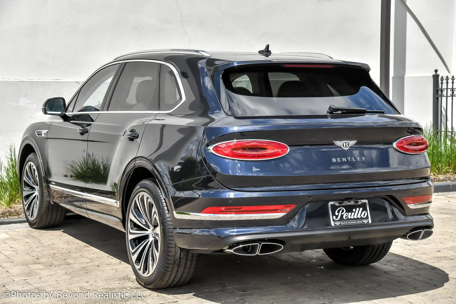 mph005_3296278301_Used_2024_Bentley_Bentayga_Azure_1760342124_8c8abe5fdb