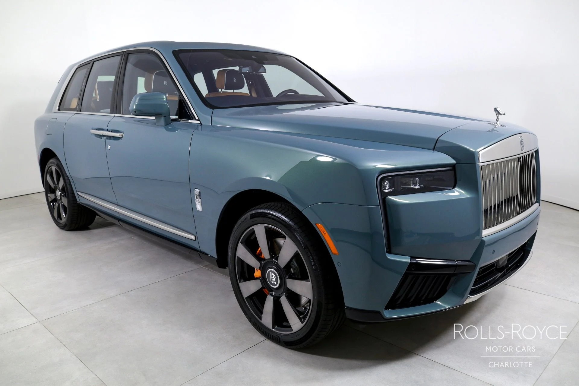 mph005_3296404759_Used_2025_Rolls_Royce_Cullinan_1759510735_a3c22f6bee