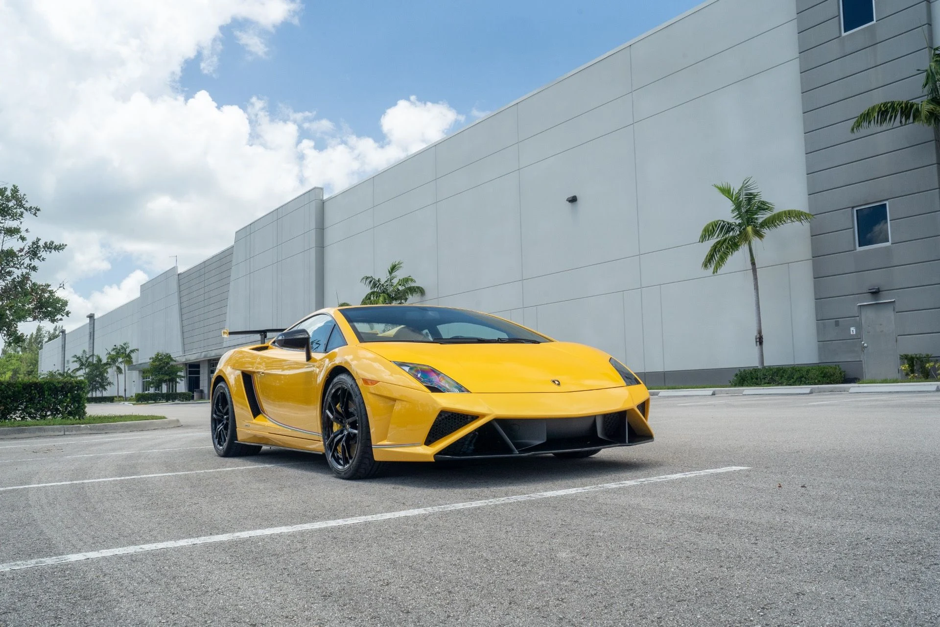 mph005_3297211913_Used_2014_Lamborghini_Gallardo_LP_570_4_Squadra_Corse_1755030125_e9f7bdb650