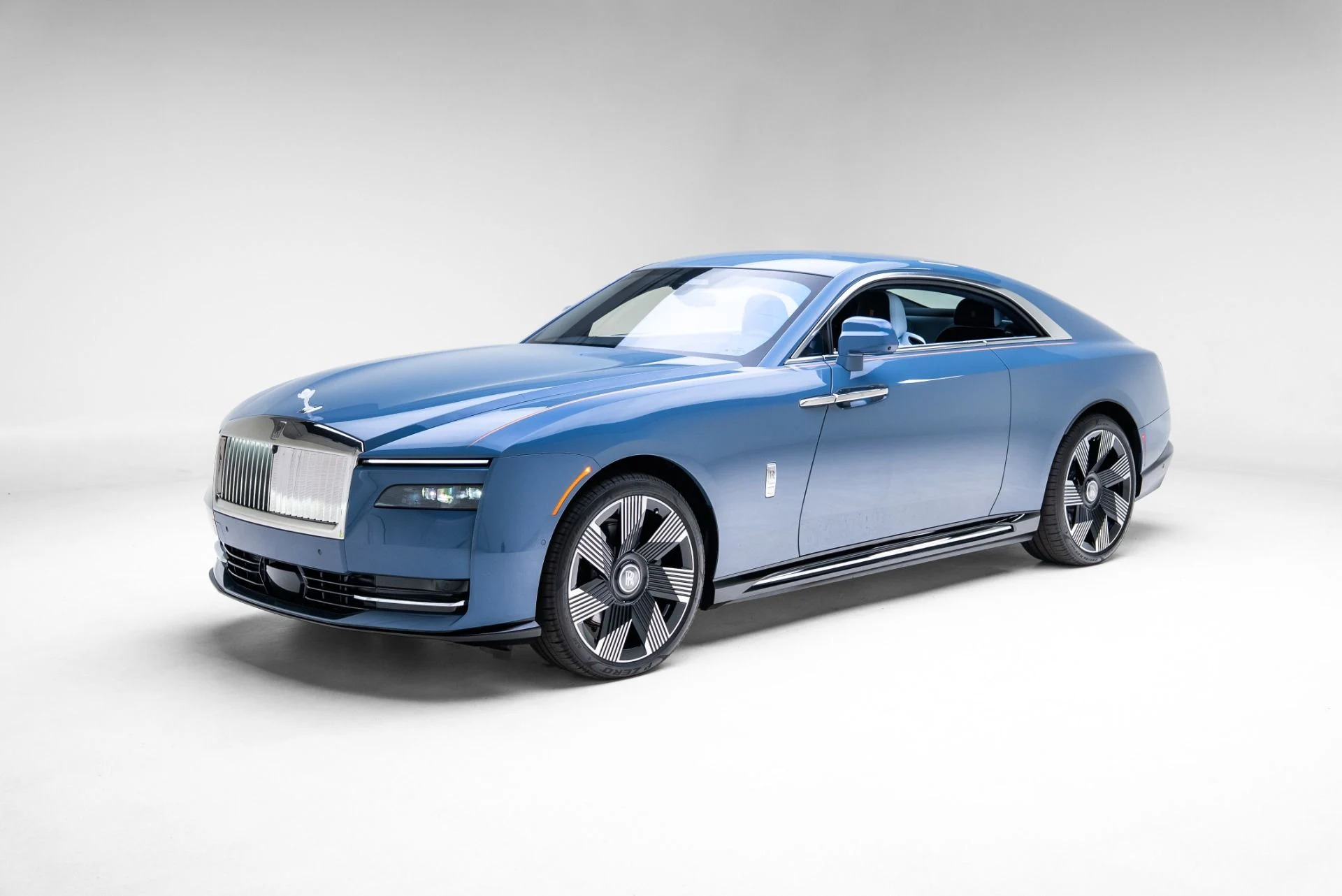 mph005_3302349363_Used_2024_Rolls_Royce_Spectre_1775065047_409bf9bdc0