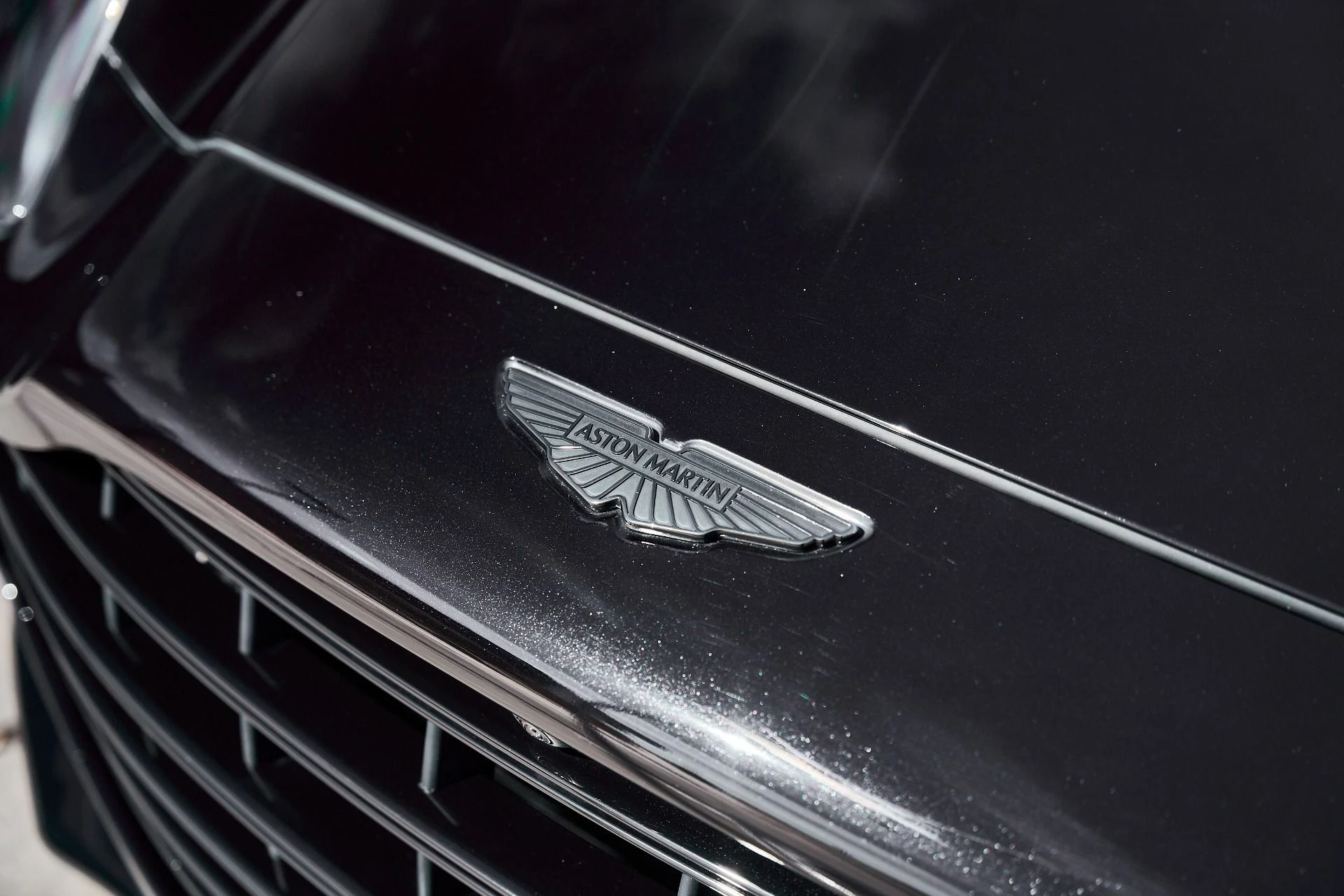 mph005_3303648704_Used_2025_Aston_Martin_DBX_707_1771642260_d0f1ce37aa