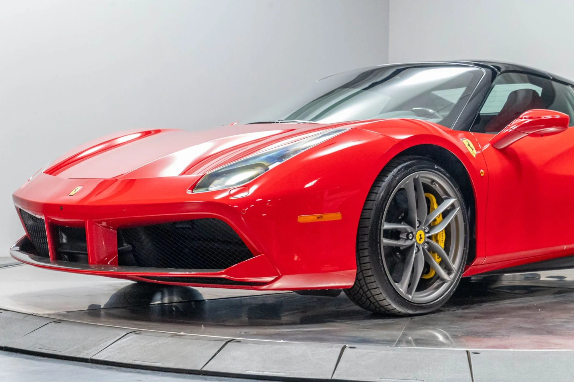 mph005_3307412353_Used_2018_Ferrari_488_Spider_1786655792_eeb093c7bc