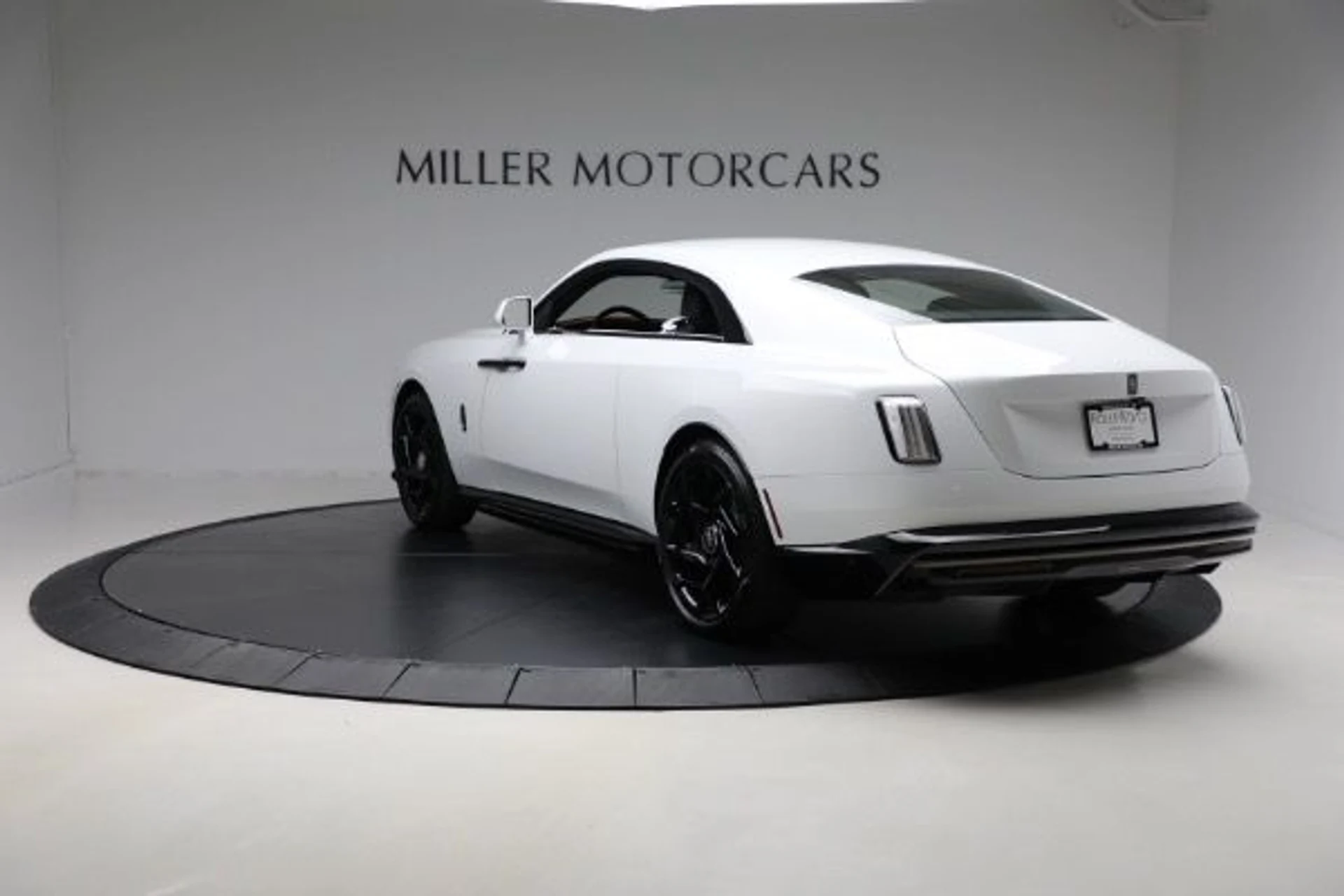 mph005_3308139931_New_2025_Rolls_Royce_Black_Badge_Spectre_2ca29dbbc5