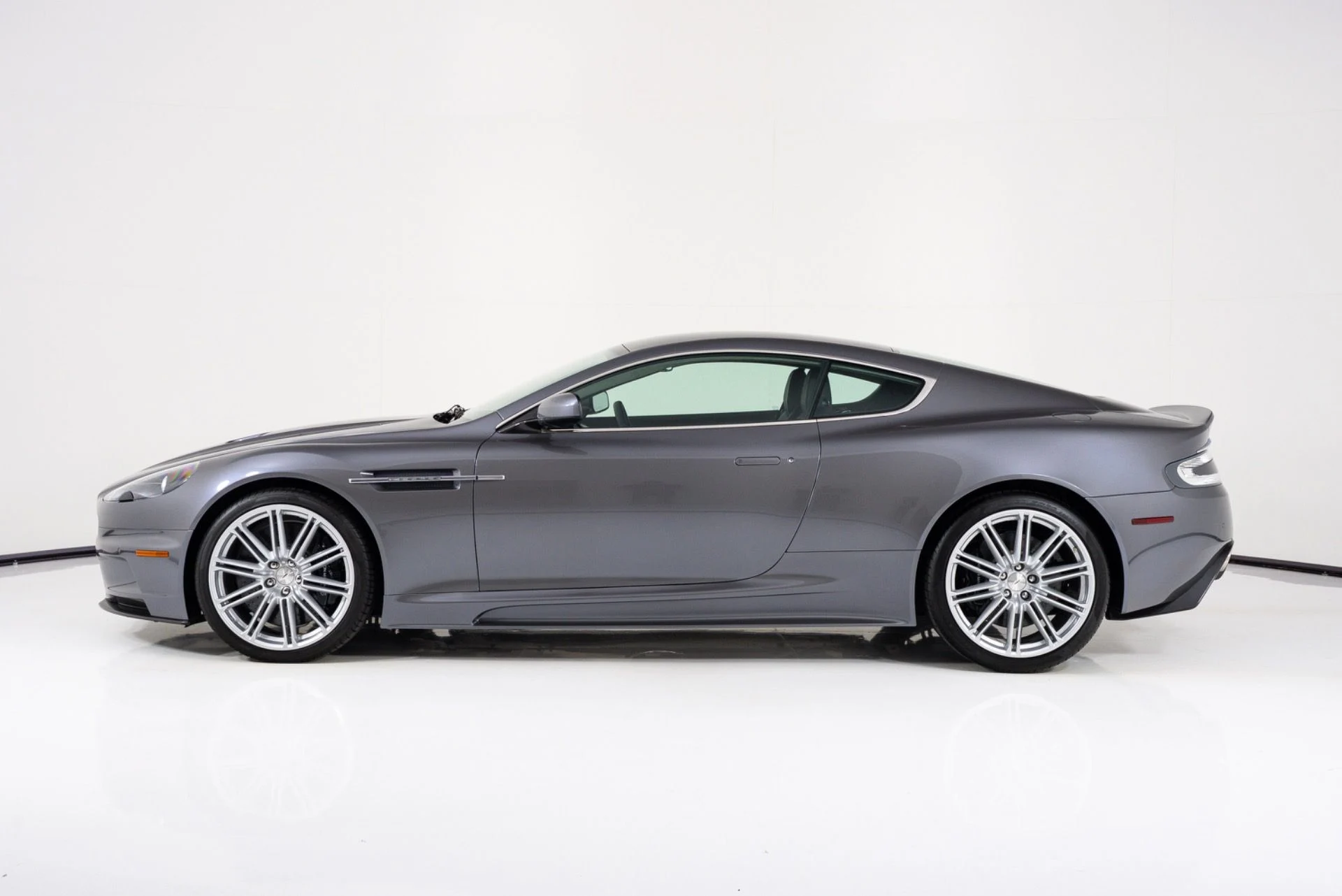 mph005_3315019826_Used_2009_Aston_Martin_DBS_V12_Manual_1782515507_3fd5422517