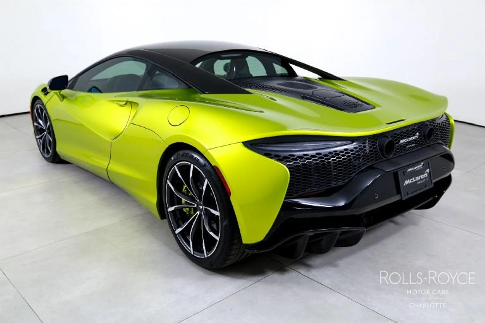 mph005_3318778617_Used_2023_Mc_Laren_Artura_393df23abd