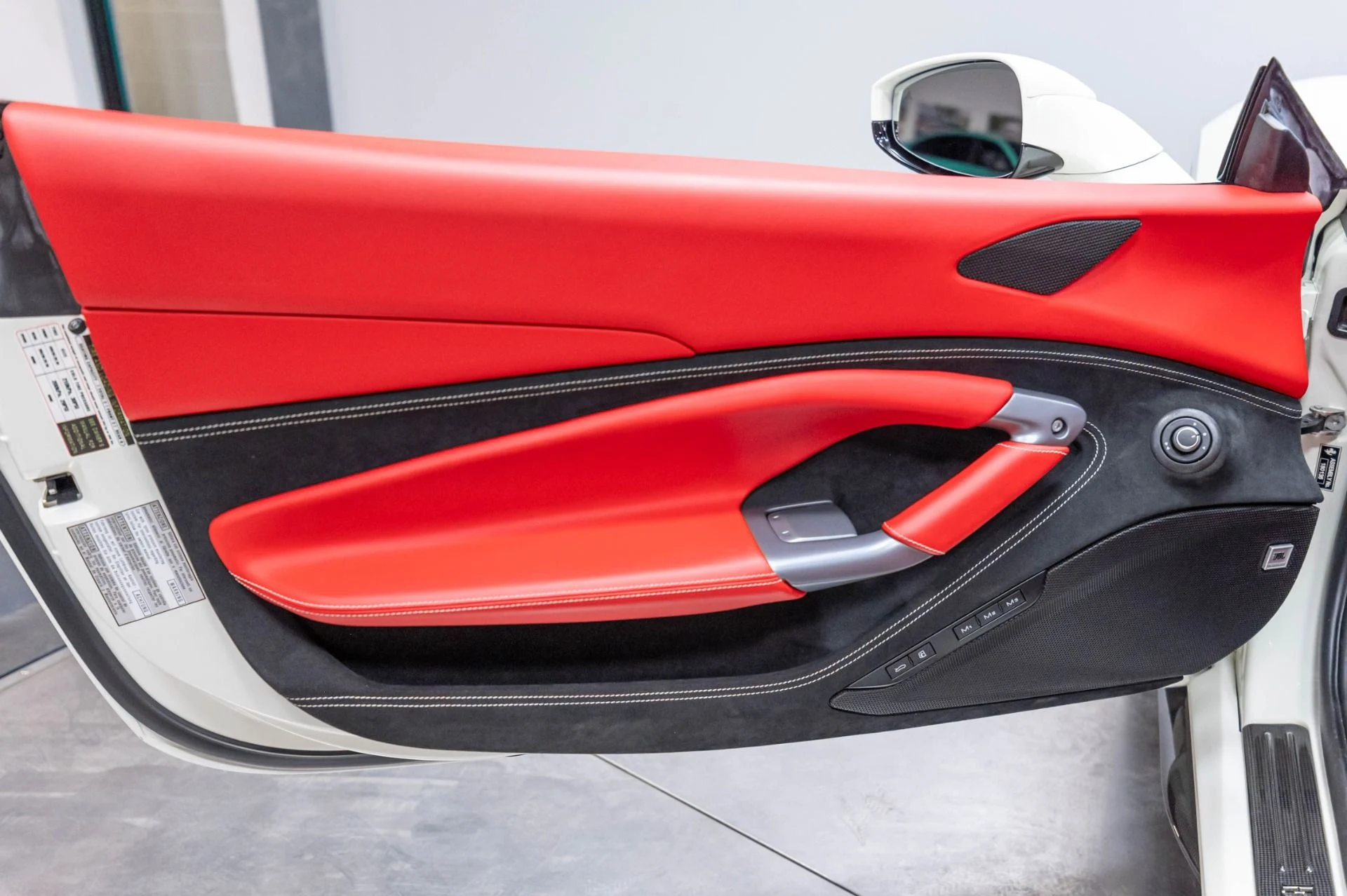 mph005_3321569366_Used_2021_Ferrari_F8_Spider_Base_1786140395_d9115c8739