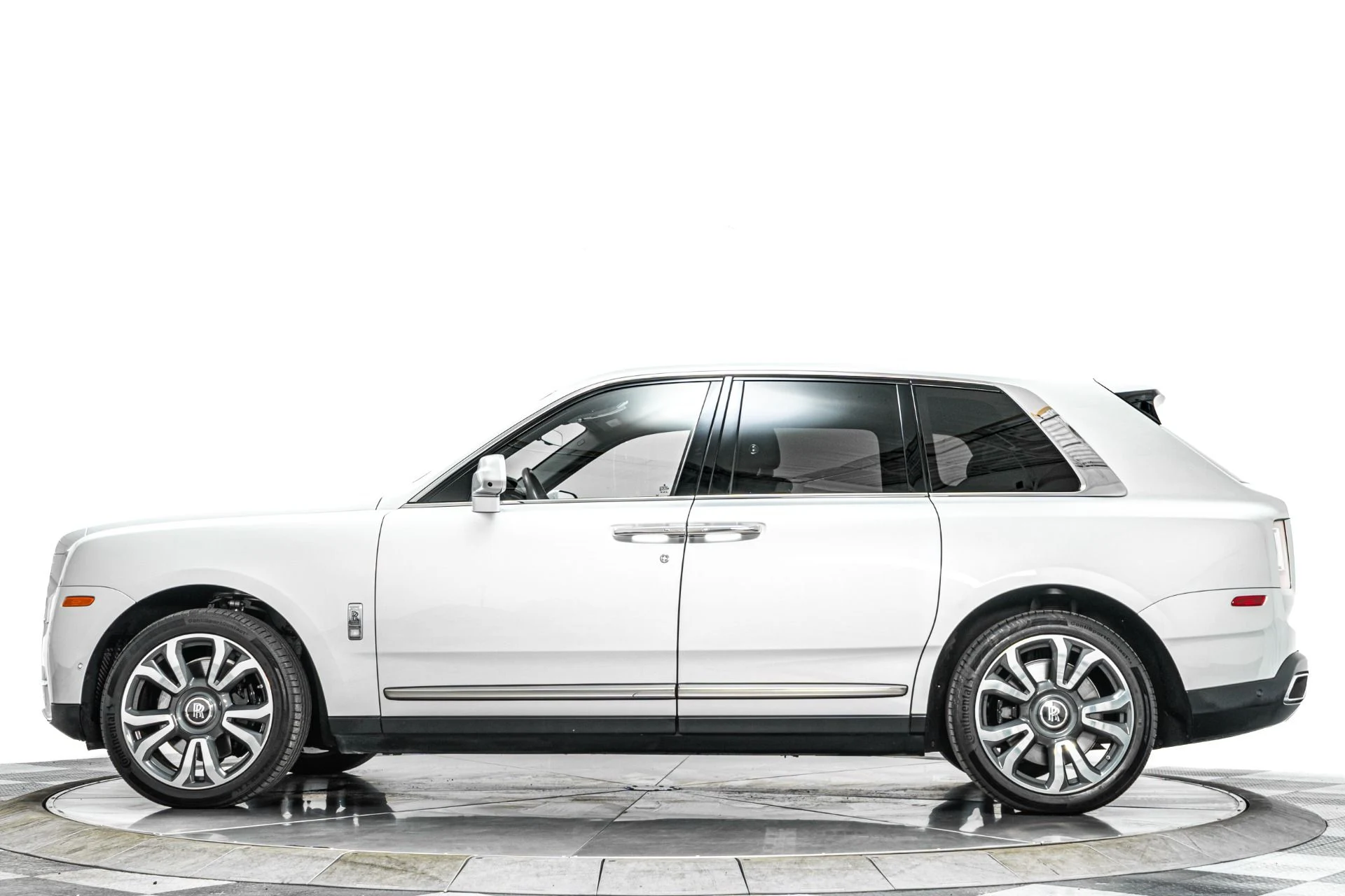 mph005_3330206355_Used_2023_Rolls_Royce_Cullinan_1792517965_5c4e5d1651