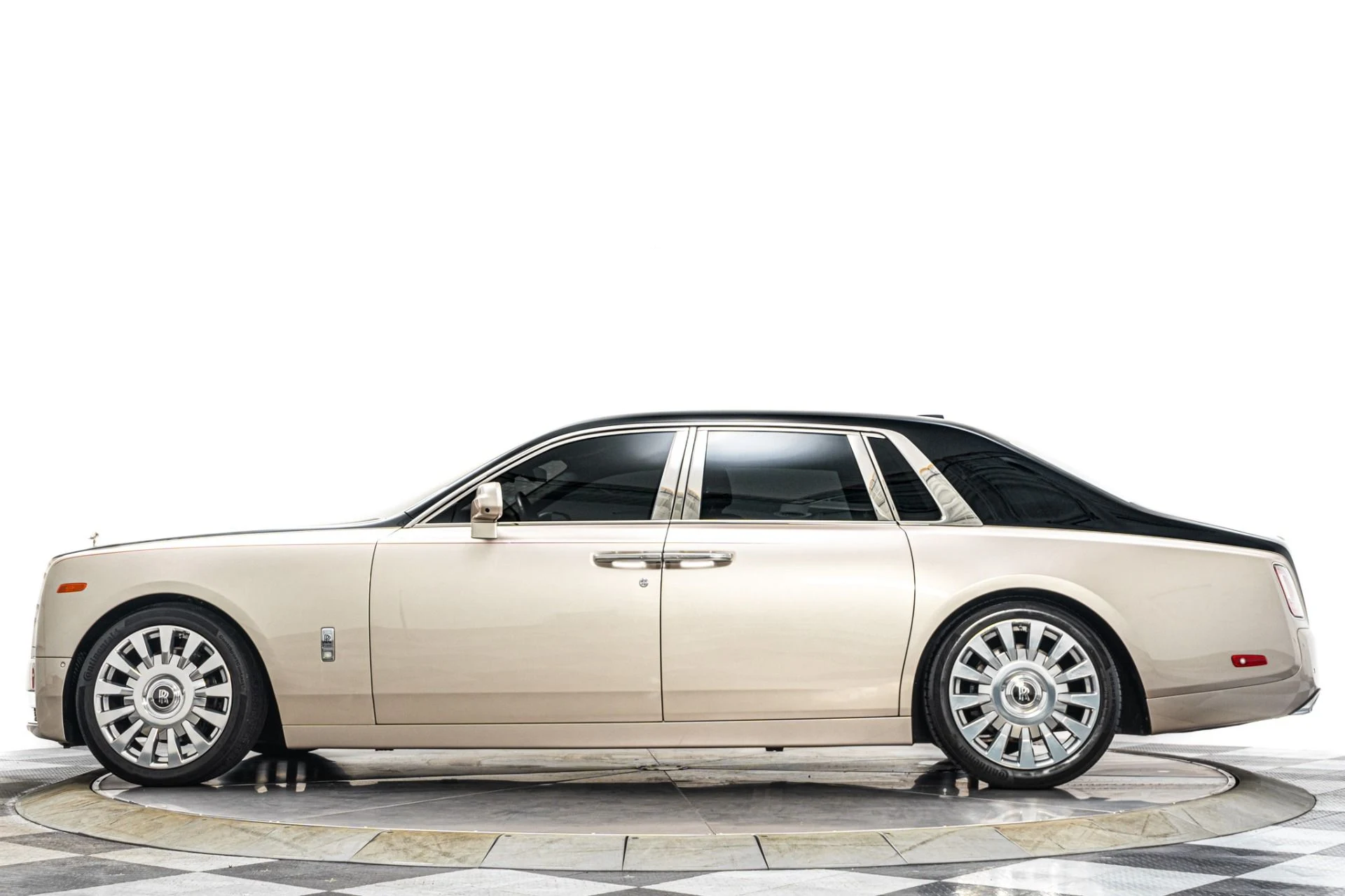 mph005_3342351284_Used_2019_Rolls_Royce_Phantom_The_Phantom_Package_Two_Tone_Paint_Bespoke_Audio_1785353671_398c9c2408