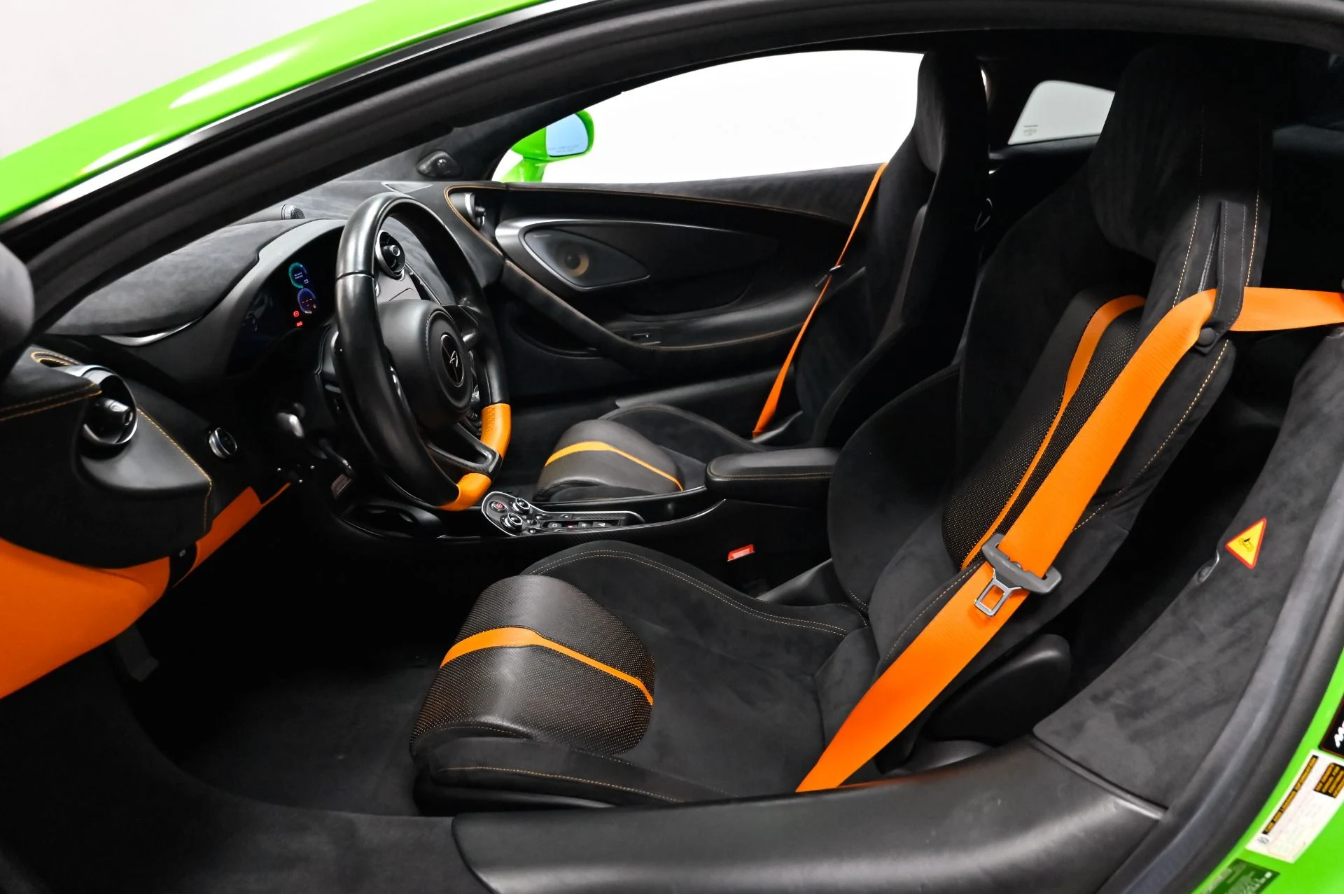 mph005_3344001002_Used_2016_Mc_Laren_570_S_Base_1792437828_39e4d797b0