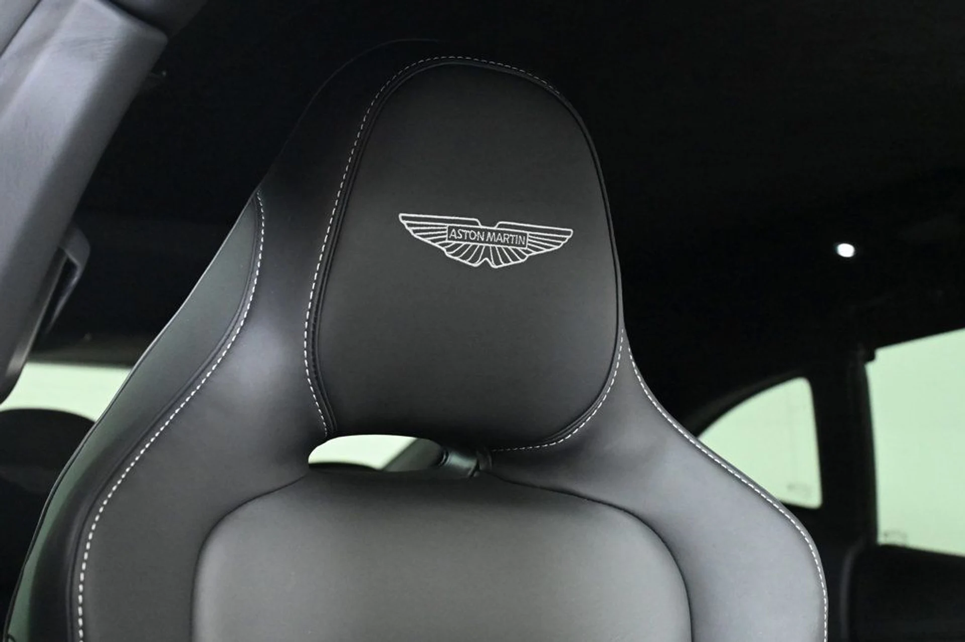 mph005_3344430971_used_2025_aston_martin_dbx_707_11350_22931287_5_1024_d7c658372a
