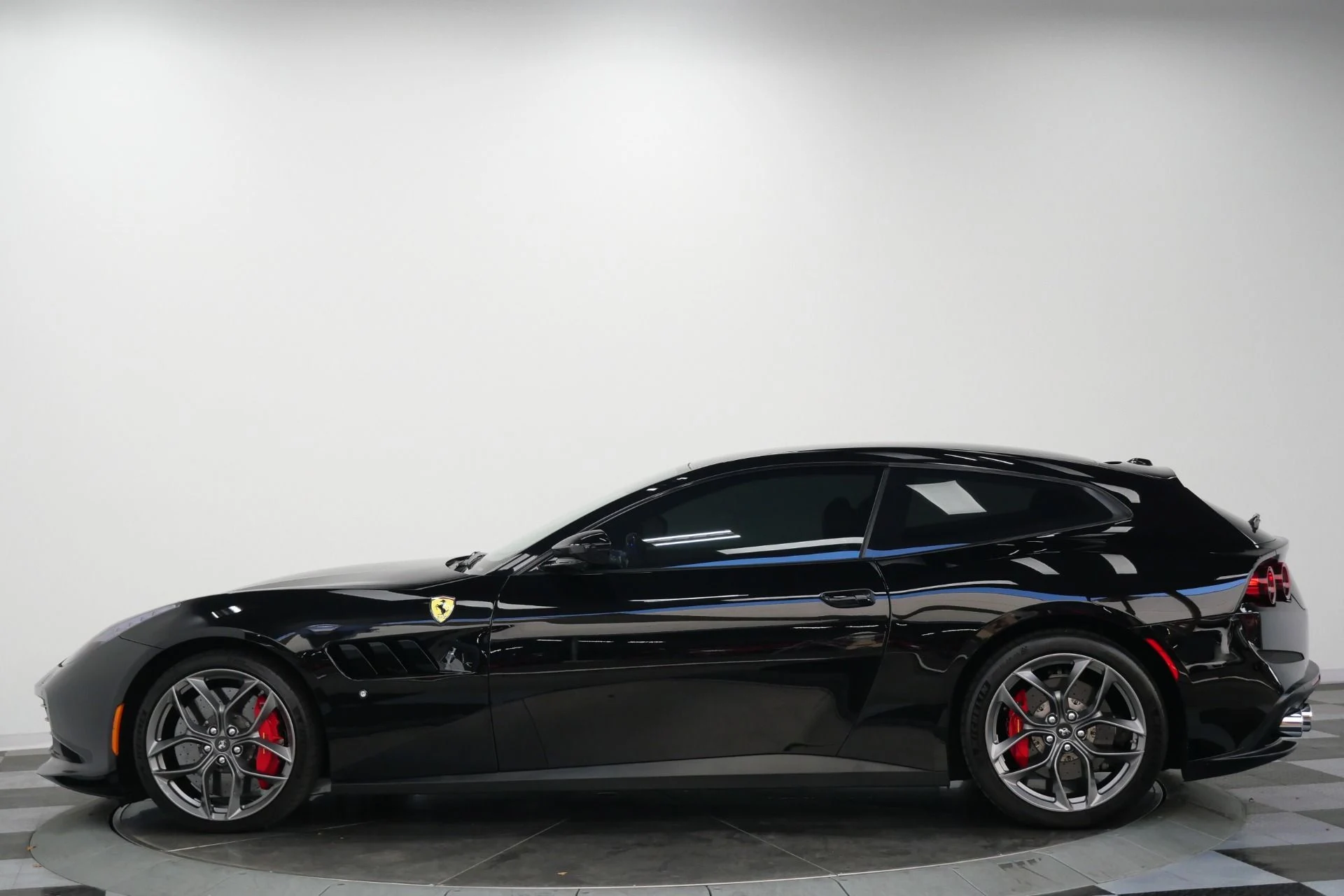 mph005_3349135573_Used_2019_Ferrari_GTC_4_Lusso_T_Leather_and_Alcantara_Interior_Heated_and_Ventilated_Seats_1786464886_199a4d300b