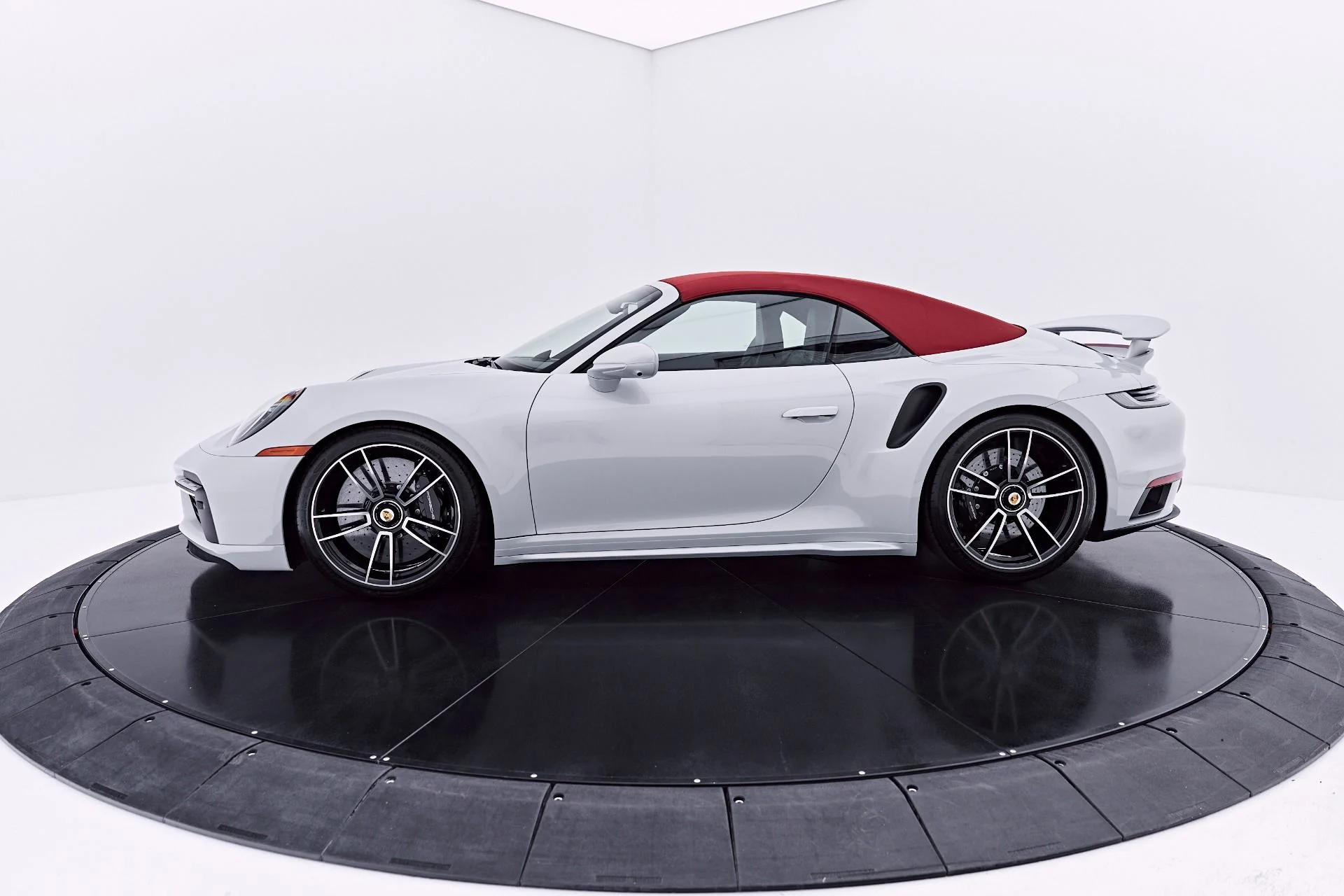 mph005_3351336418_Used_2024_Porsche_911_Turbo_S_1782870624_cf088b2aa5