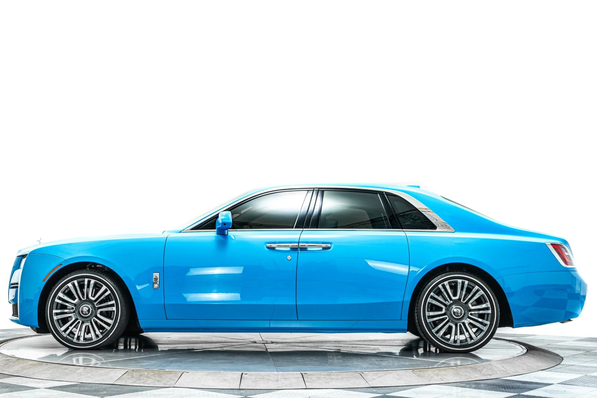 mph005_3351430434_Used_2023_Rolls_Royce_Ghost_Special_Order_Color_Commissioned_Collection_Interior_1789673616_56072921f7