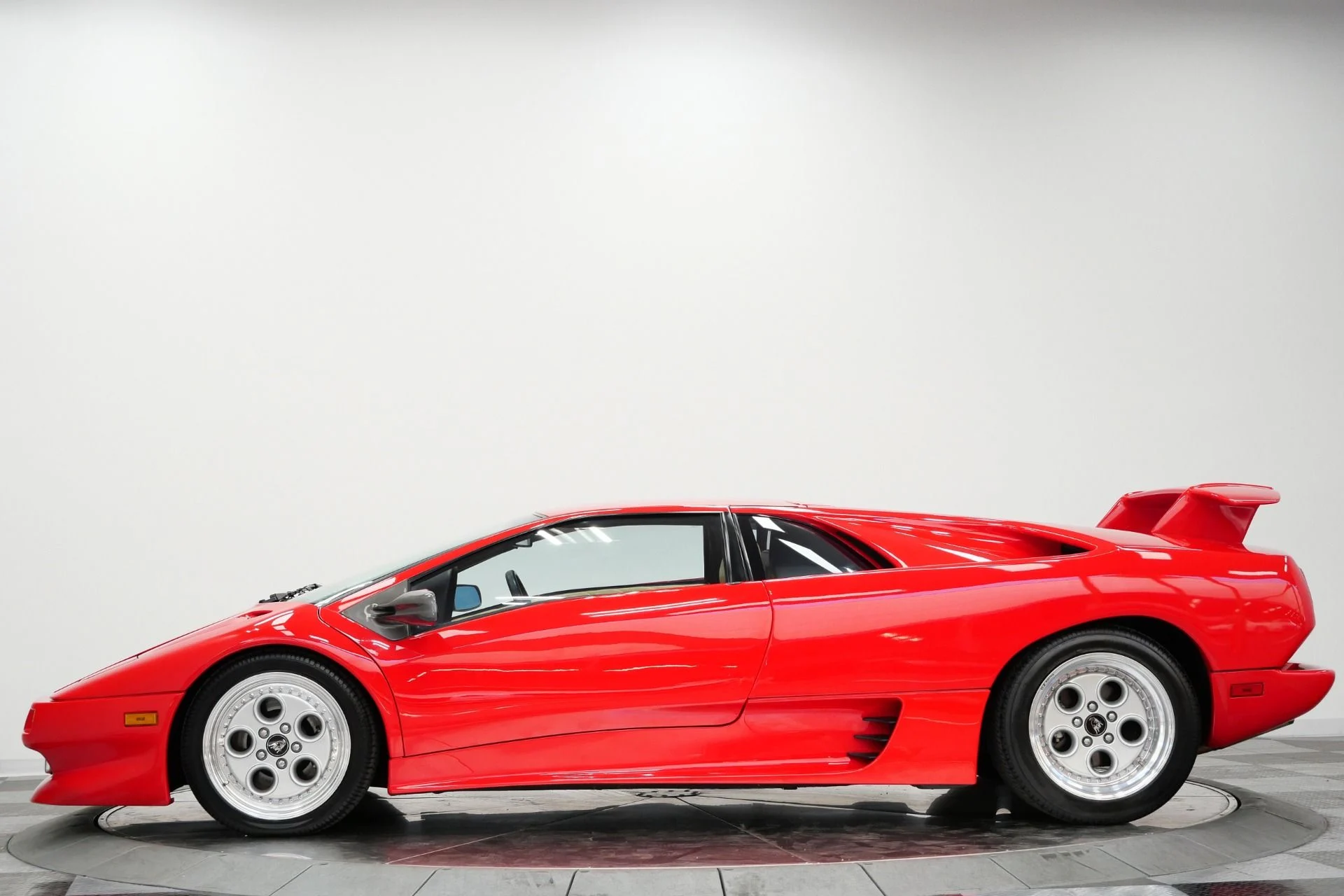 mph005_3351739139_Used_1991_Lamborghini_Diablo_Extremely_Low_Miles_Collector_Grade_1787850744_1322a6ef94