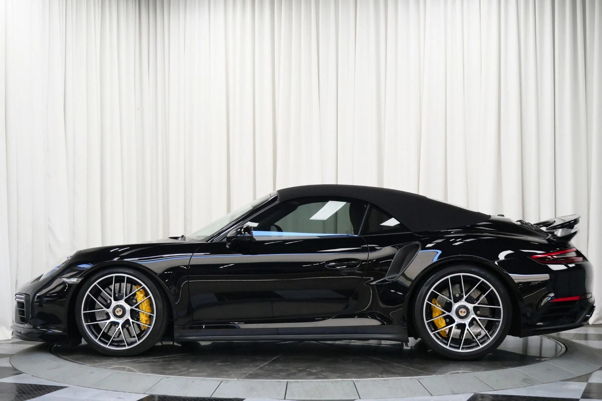 mph005_3352886431_Used_2019_Porsche_911_Turbo_S_Cabriolet_1756135575_4f41f8579f
