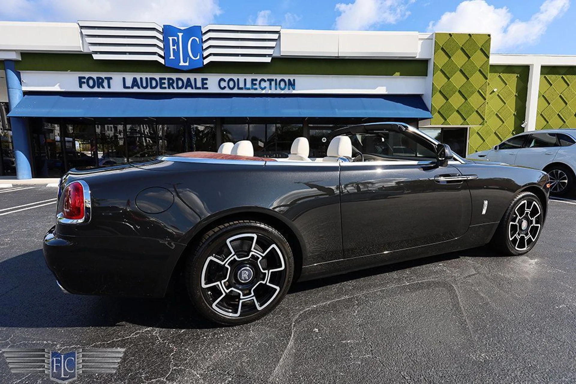 mph005_3357685582_used_2017_rolls_royce_dawn_convertible_6305_22967978_6_1024_bf8bf7cf85
