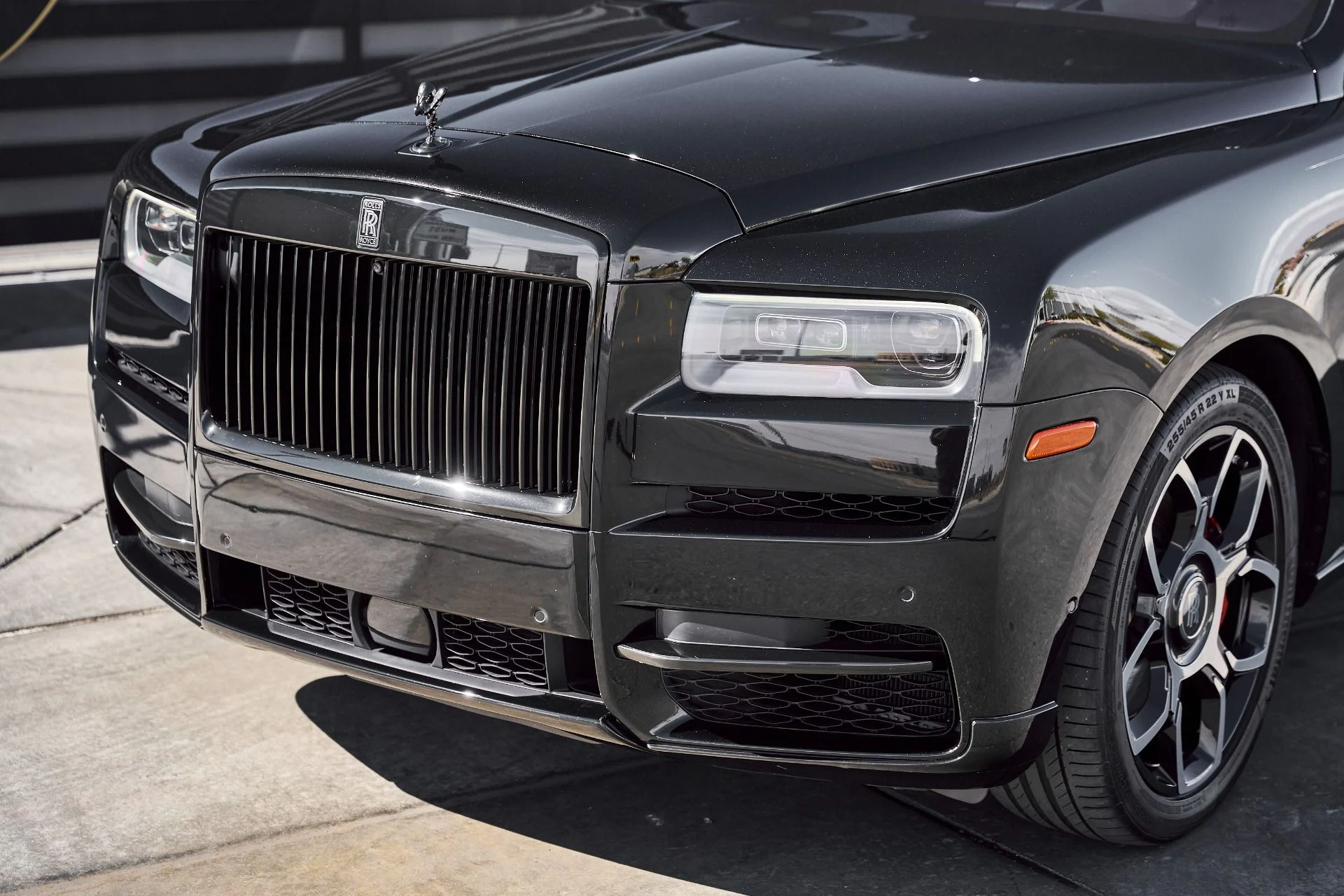 mph005_3360226077_Used_2022_Rolls_Royce_Cullinan_Base_1772505567_8ee6eada2a
