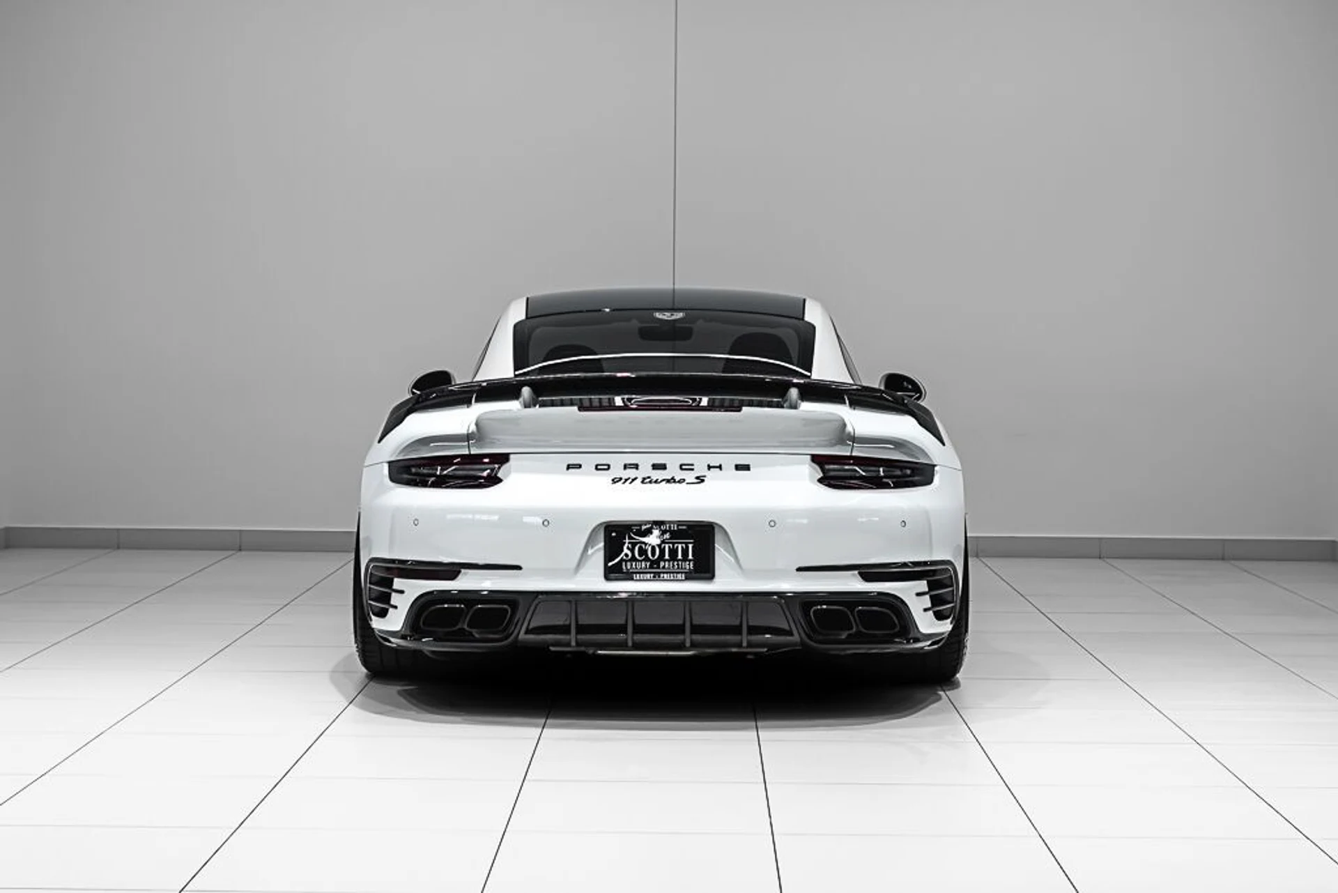 mph005_3362649411_porsche_911_2018_jpg_v_1758918548_f1909db7be