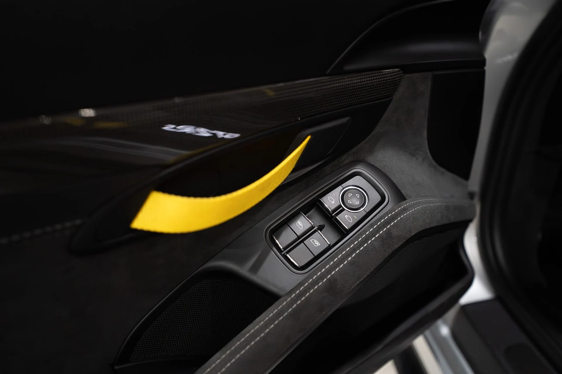 mph005_3366407889_11863_p6_l_0f7d87c8b9