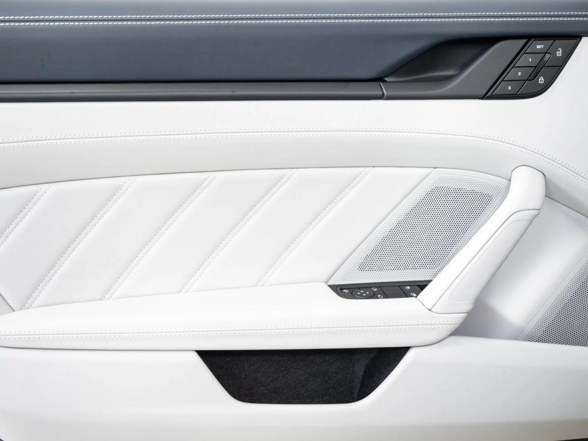 mph005_3376408244_w_T_Ek_s8_WT_Qih_Ss_N0c_Vn_NOY_Ww_wk_d1ed269f4d