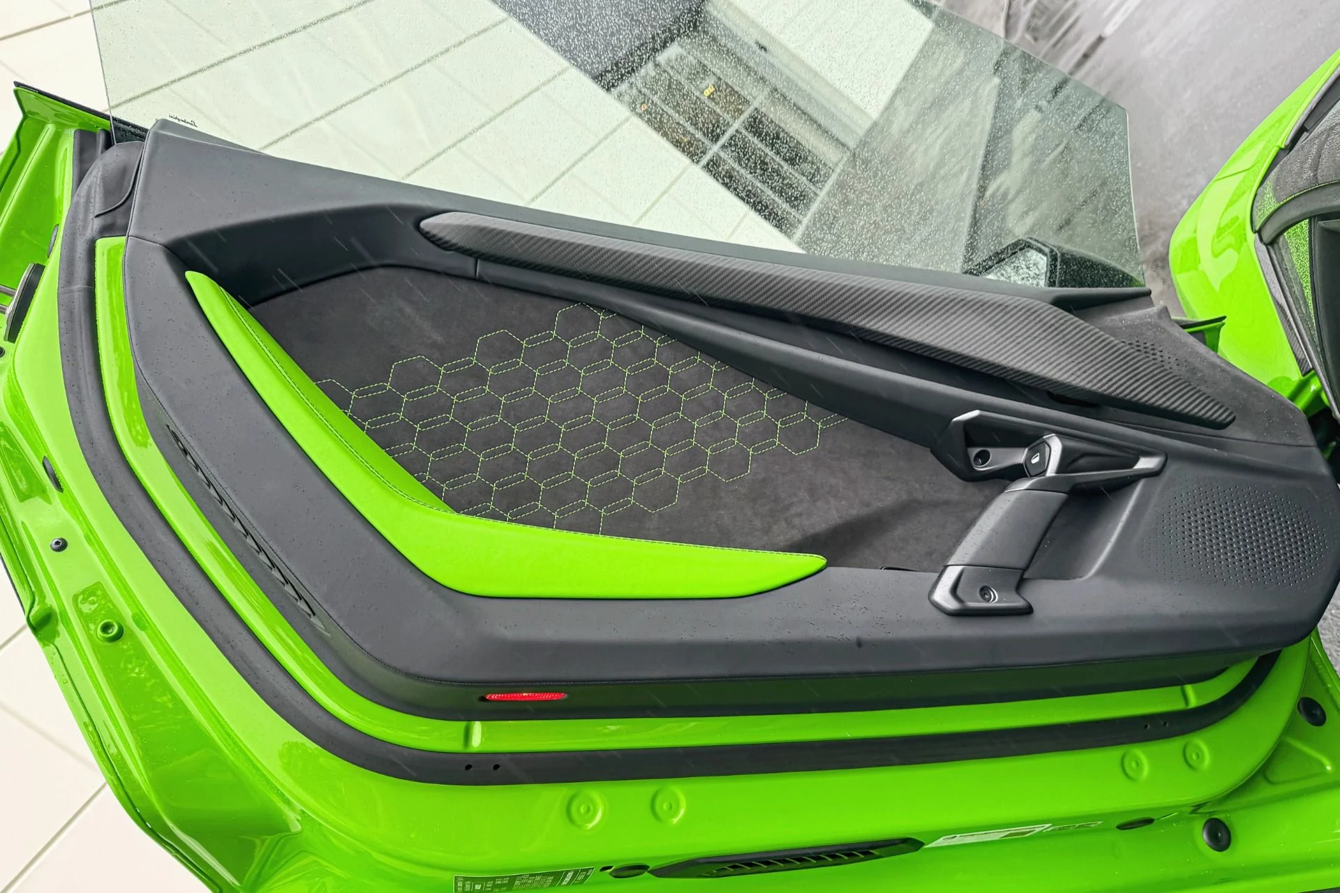 mph005_3376723836_Used_2025_Lamborghini_Revuelto_1755791055_b9f67cd6c8
