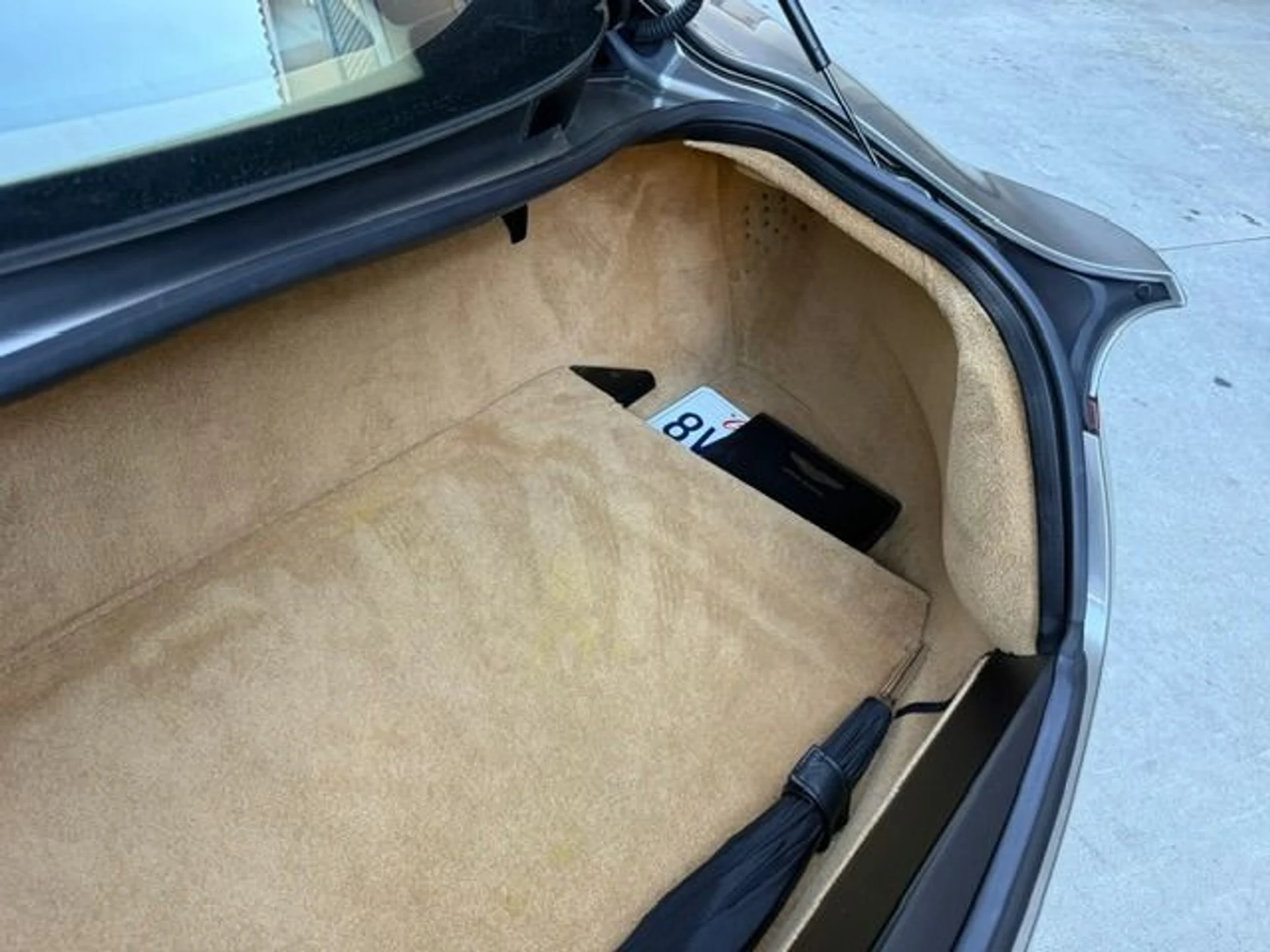 mph005_3377140044_Used_2016_Aston_Martin_Vanquish_1764027582_0faad605cc