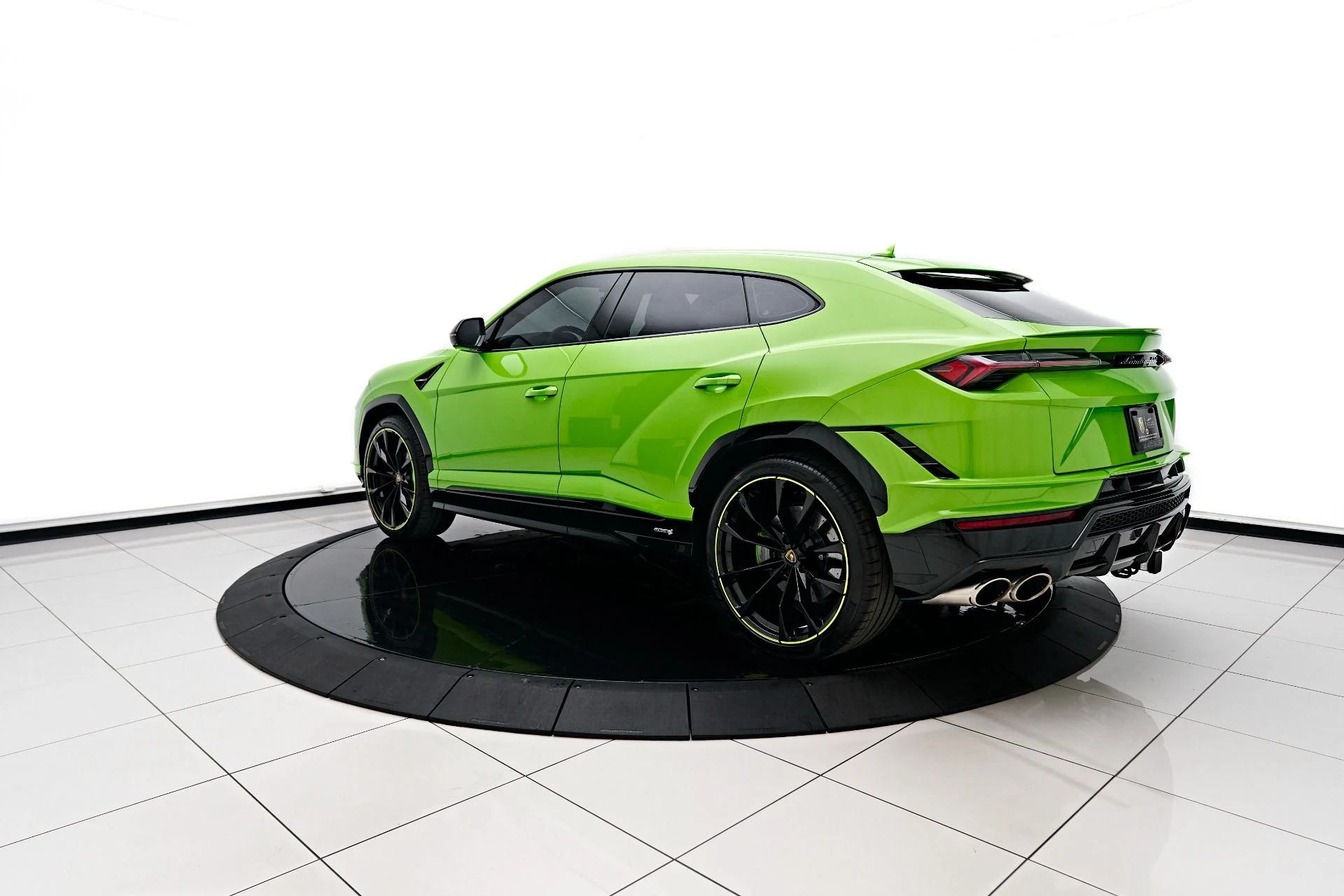 mph005_3381422587_Used_2023_Lamborghini_Urus_S_1692657144_983ec79904