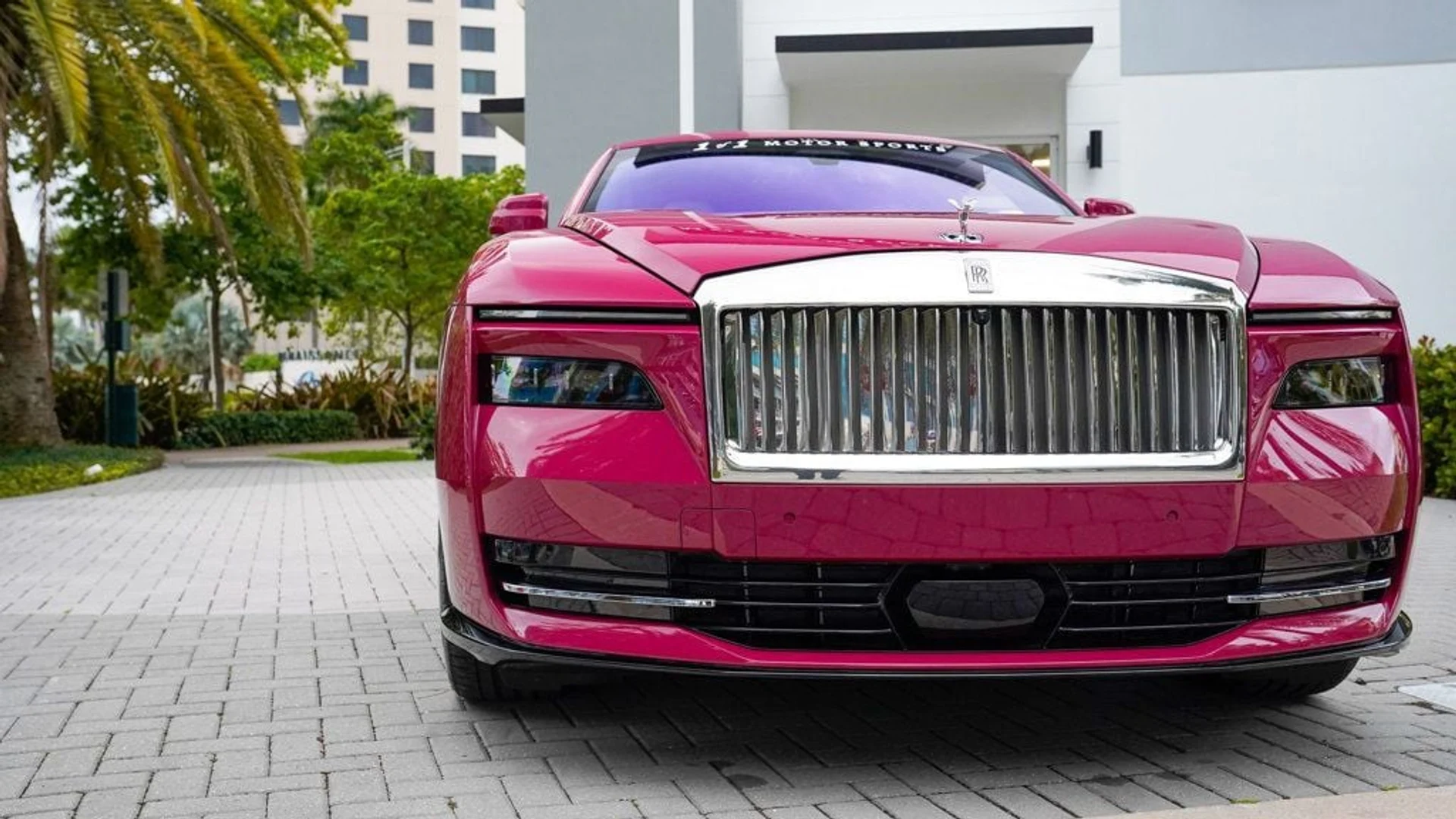 mph005_3381755440_used_2024_rolls_royce_spectre_coupe_14354_22739428_6_1024_adcc3ae3e6