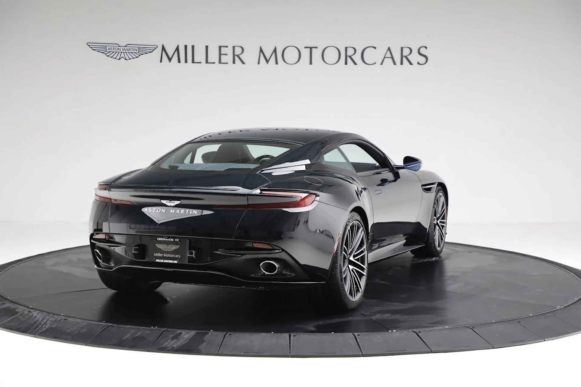 mph005_3383361080_Used_2024_Aston_Martin_DB_12_V8_49d9d4d951