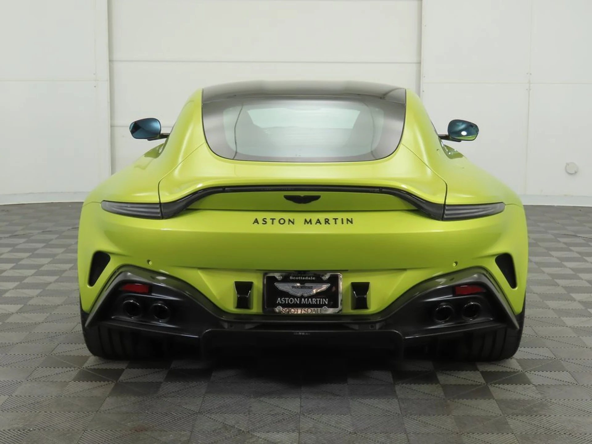 mph005_339740811_used_2025_aston_martin_vantage_coupe_8119_22966347_6_1024_82b466197f