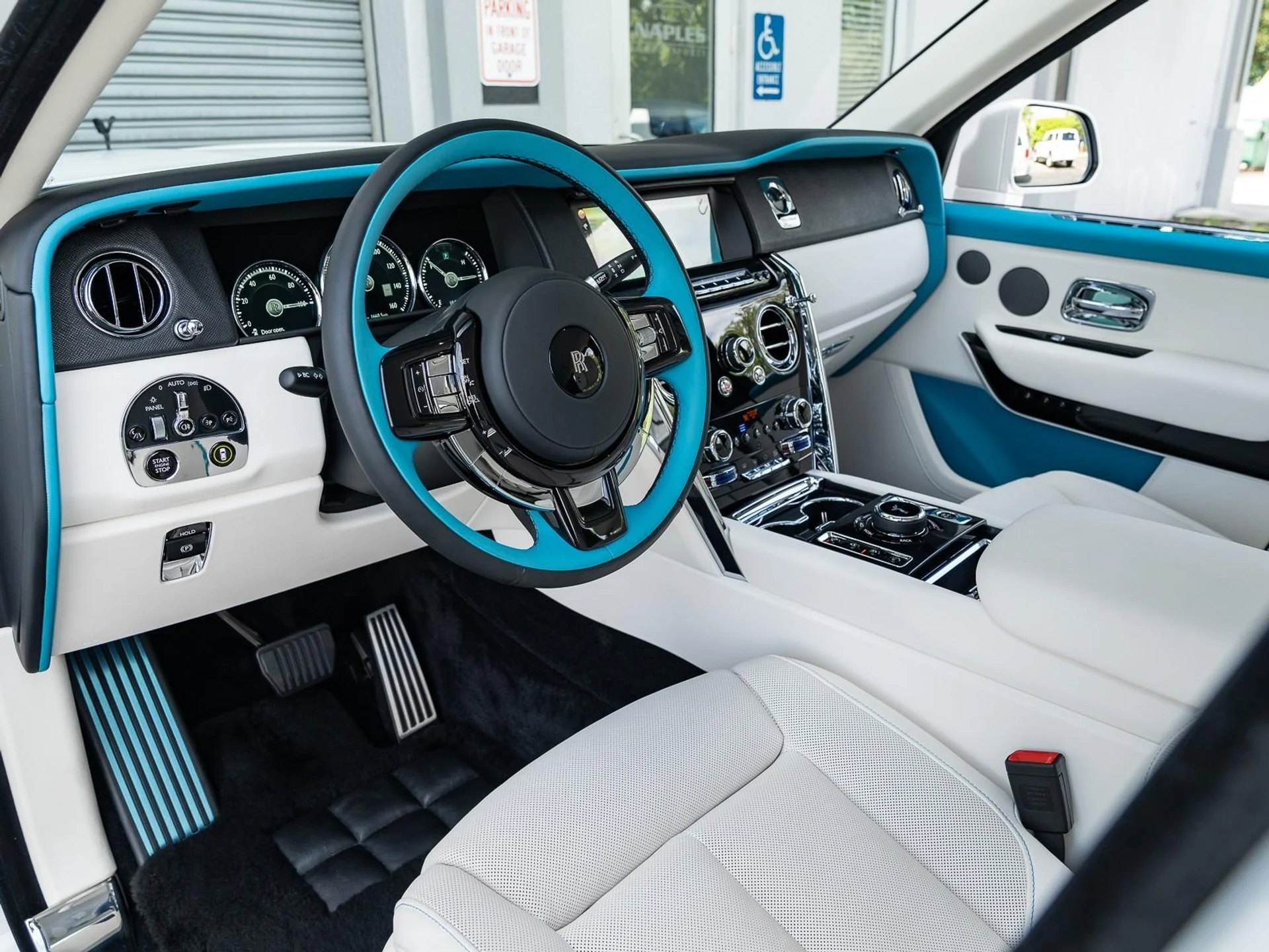 mph005_3400796919_Used_2023_Rolls_Royce_Cullinan_1761685656_670935c5c7